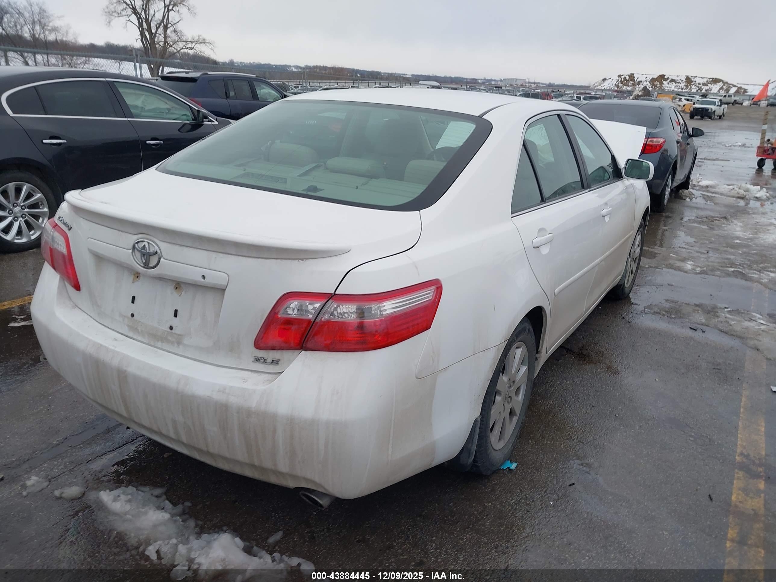 TOYOTA CAMRY image 4