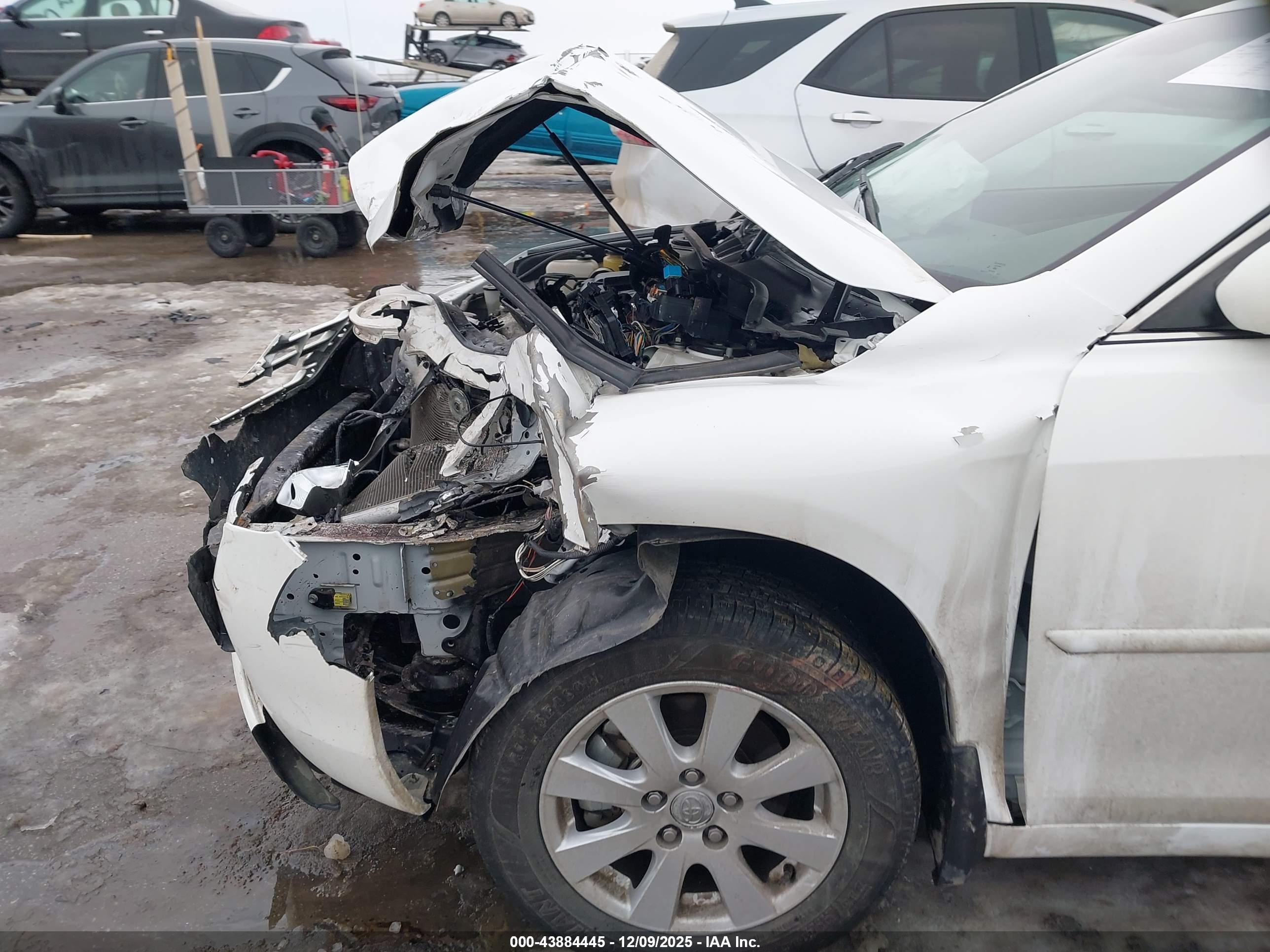 TOYOTA CAMRY image 6