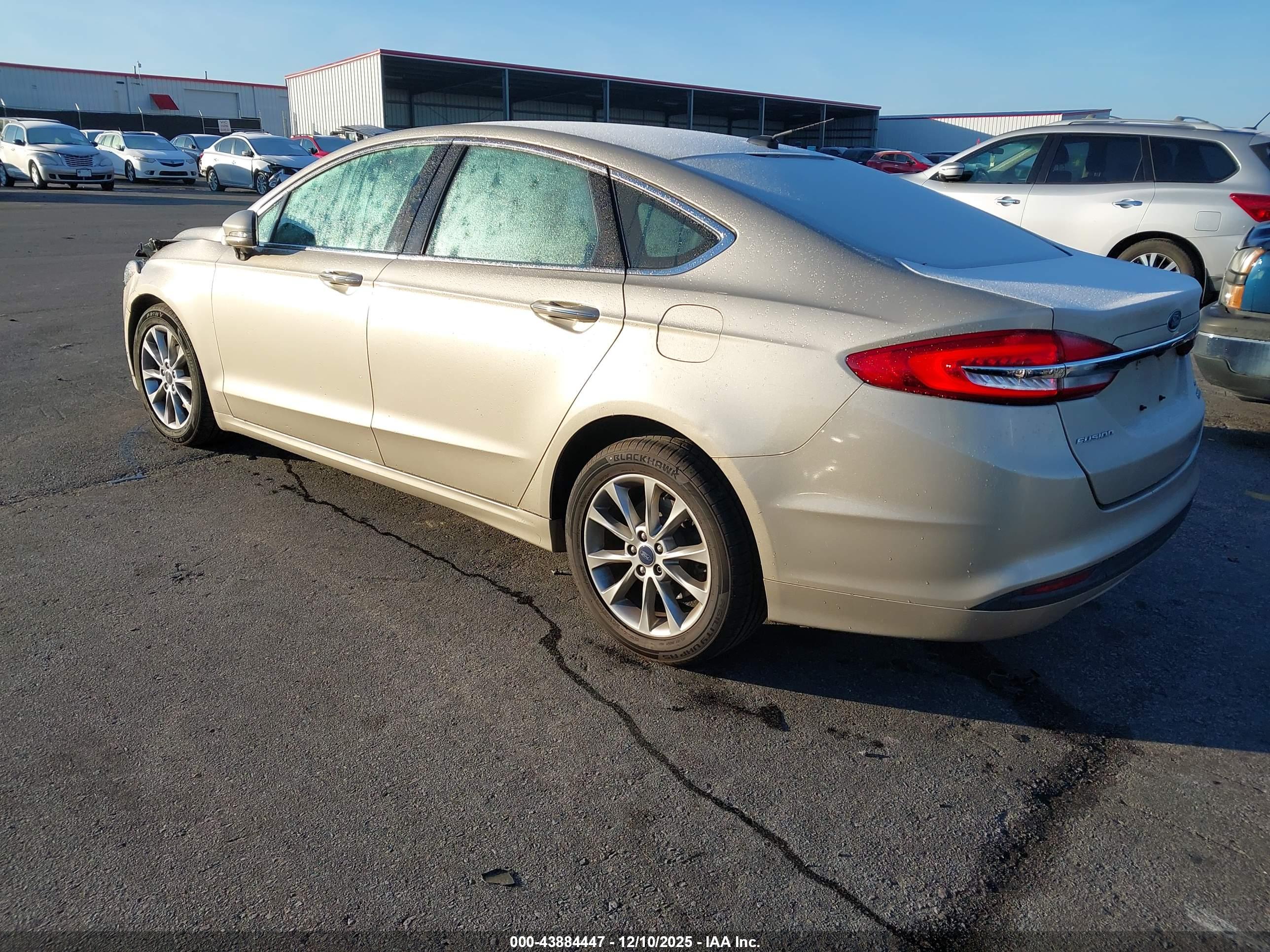 FORD FUSION image 3