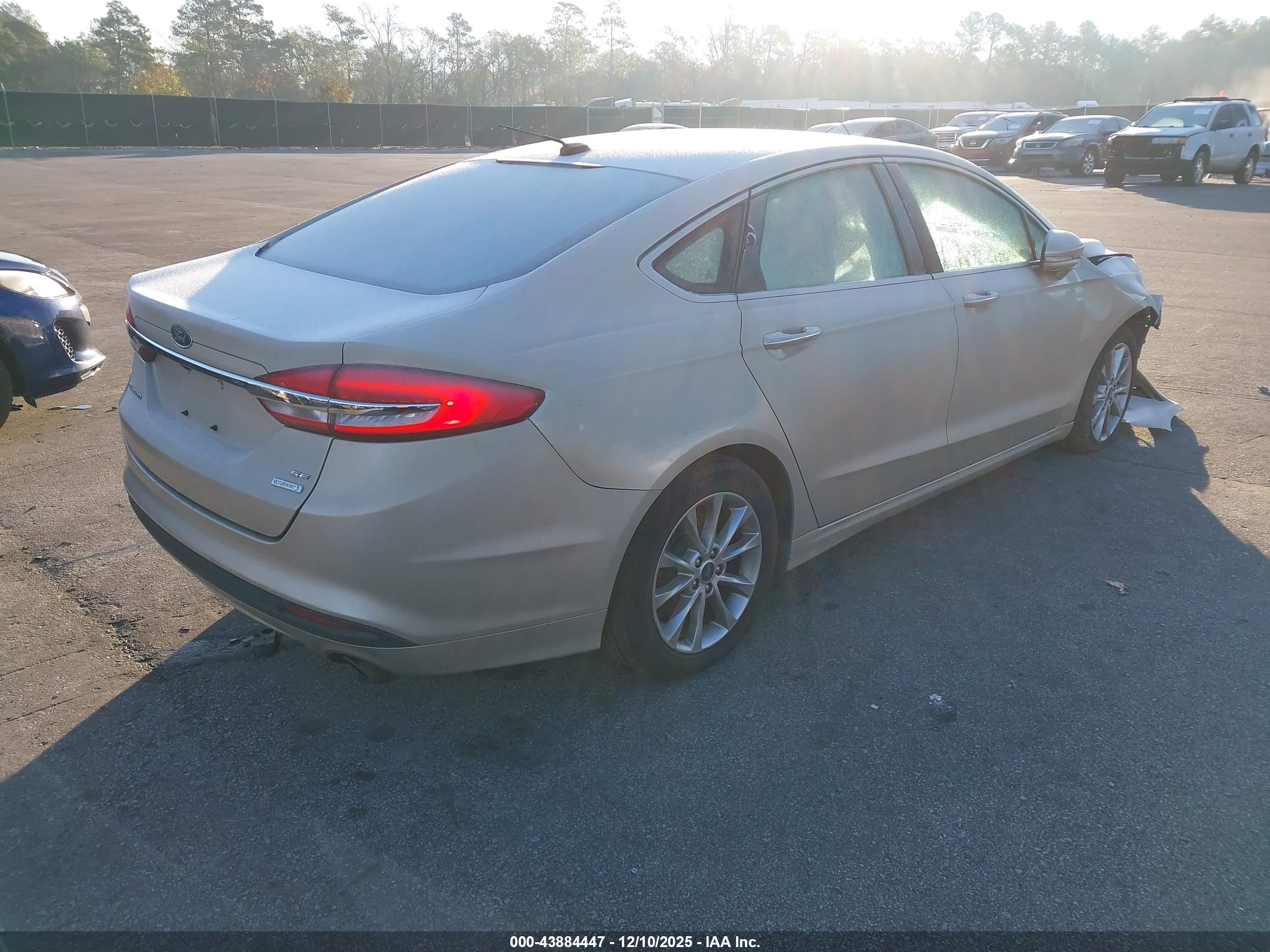 FORD FUSION image 4