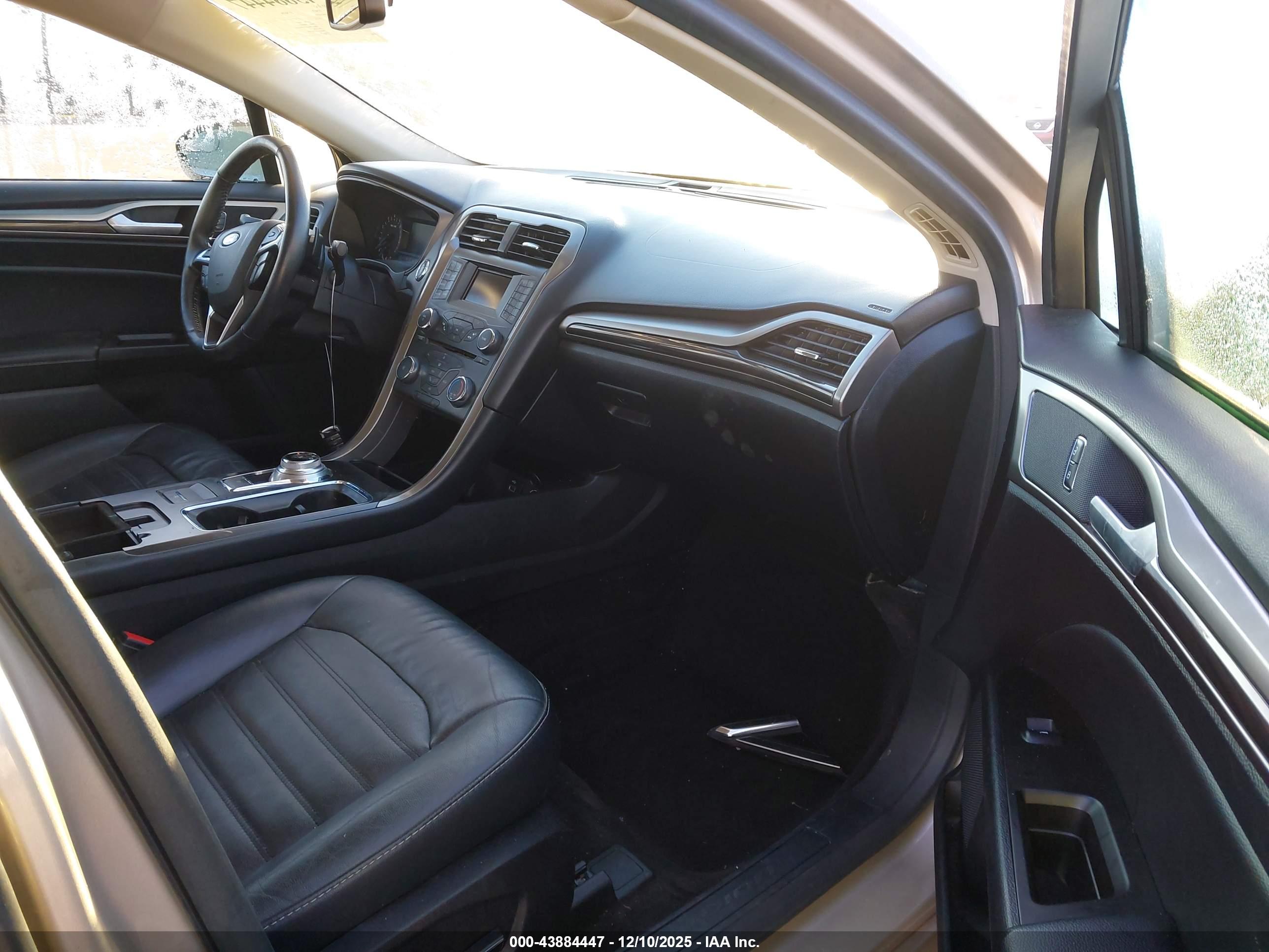 FORD FUSION image 5