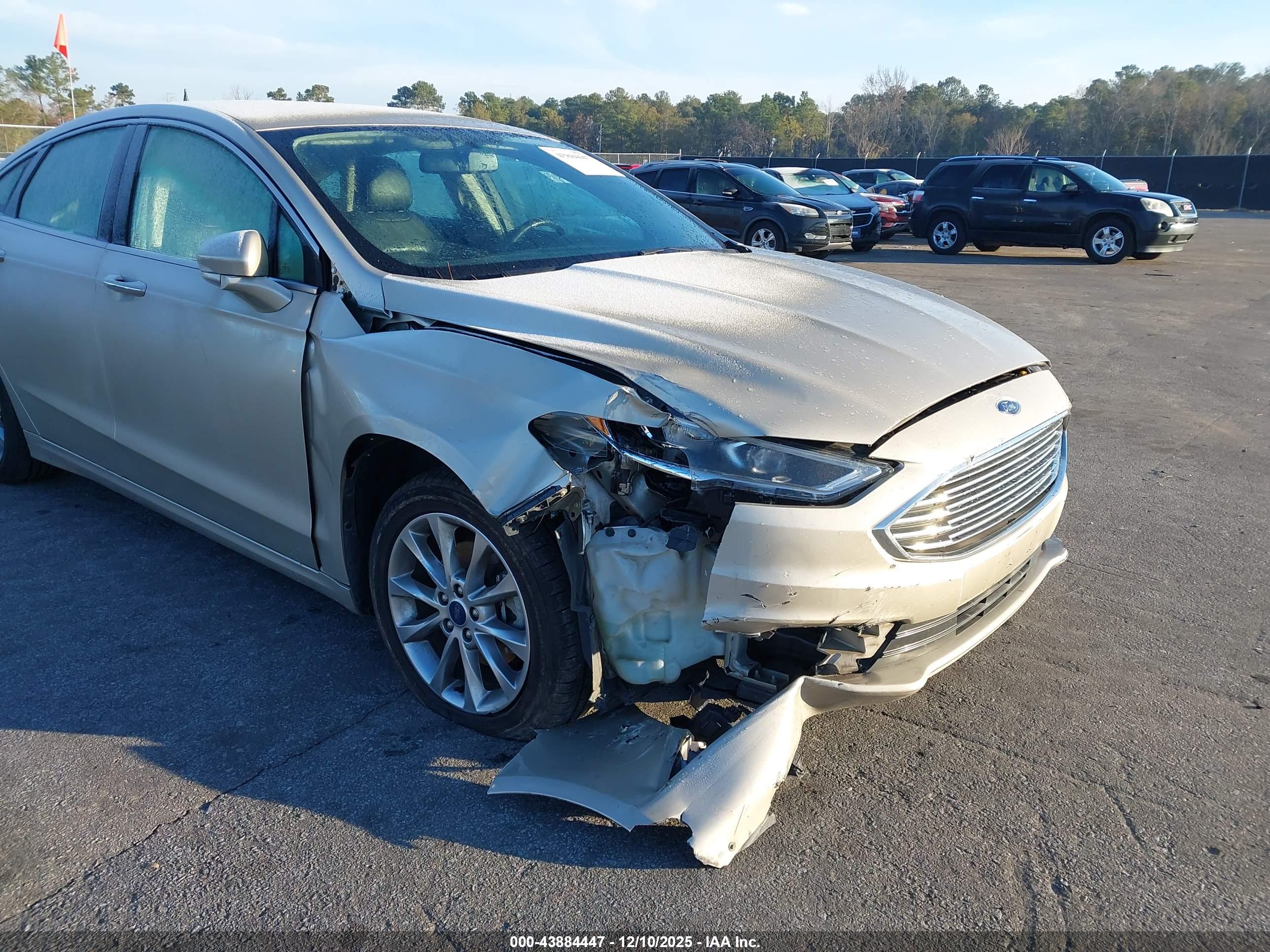 FORD FUSION image 6