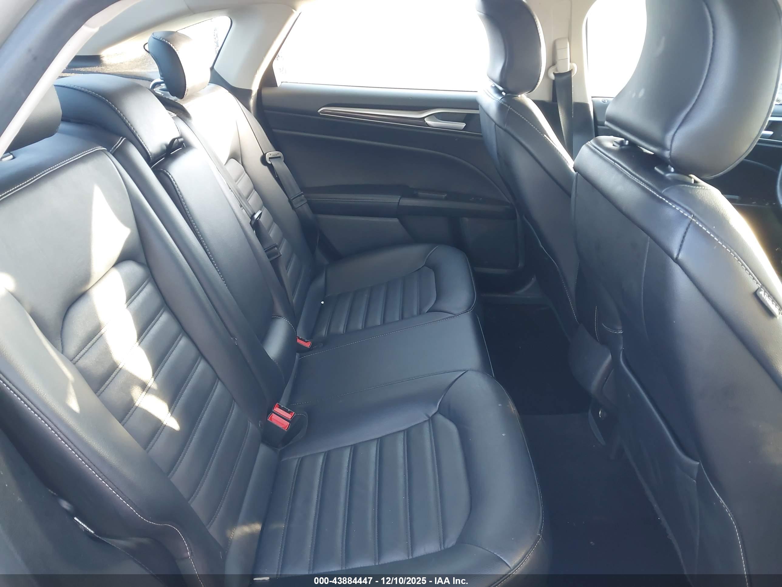 FORD FUSION image 8