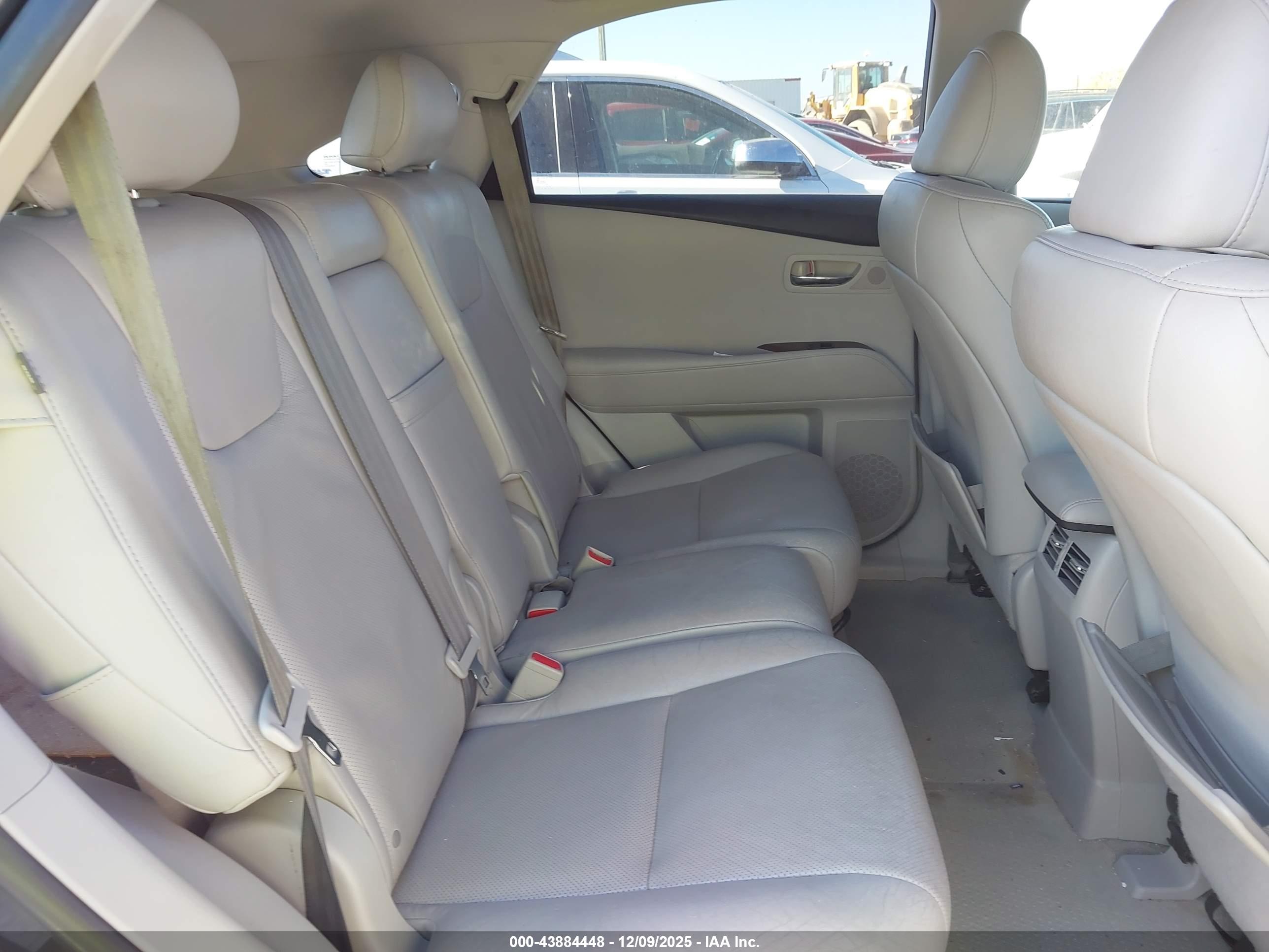 LEXUS RX image 8