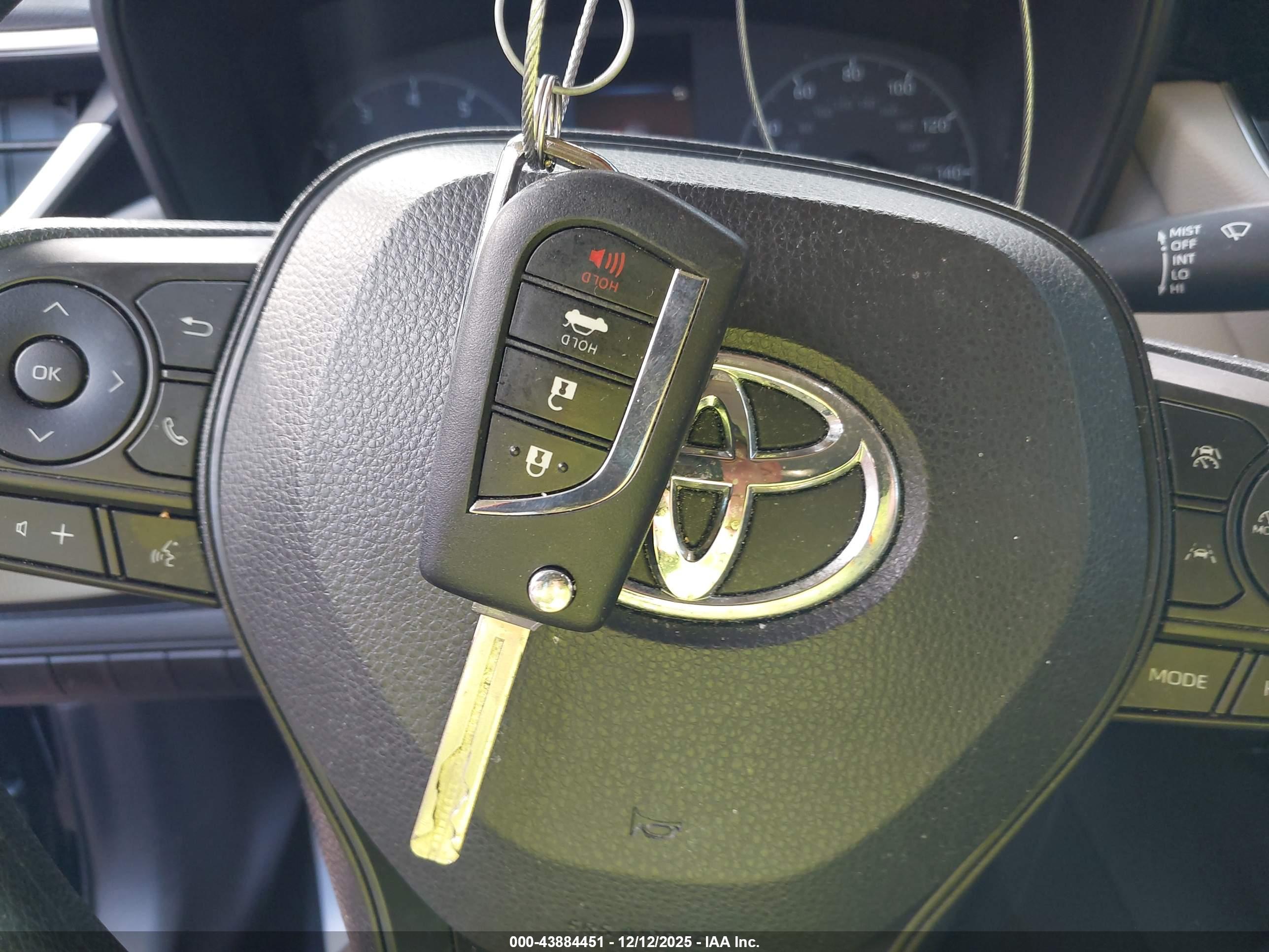 TOYOTA COROLLA image 11