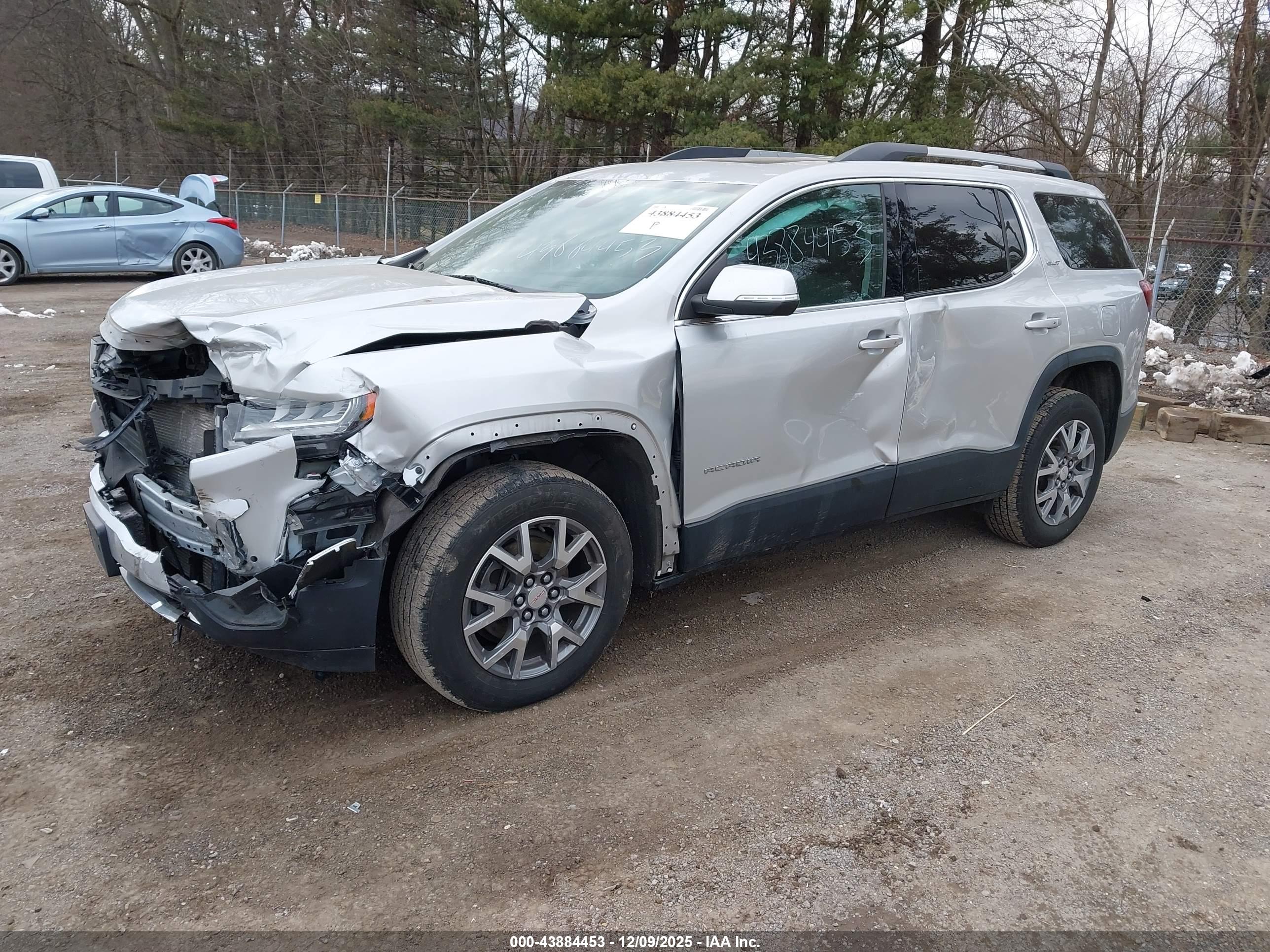 GMC ACADIA image 2