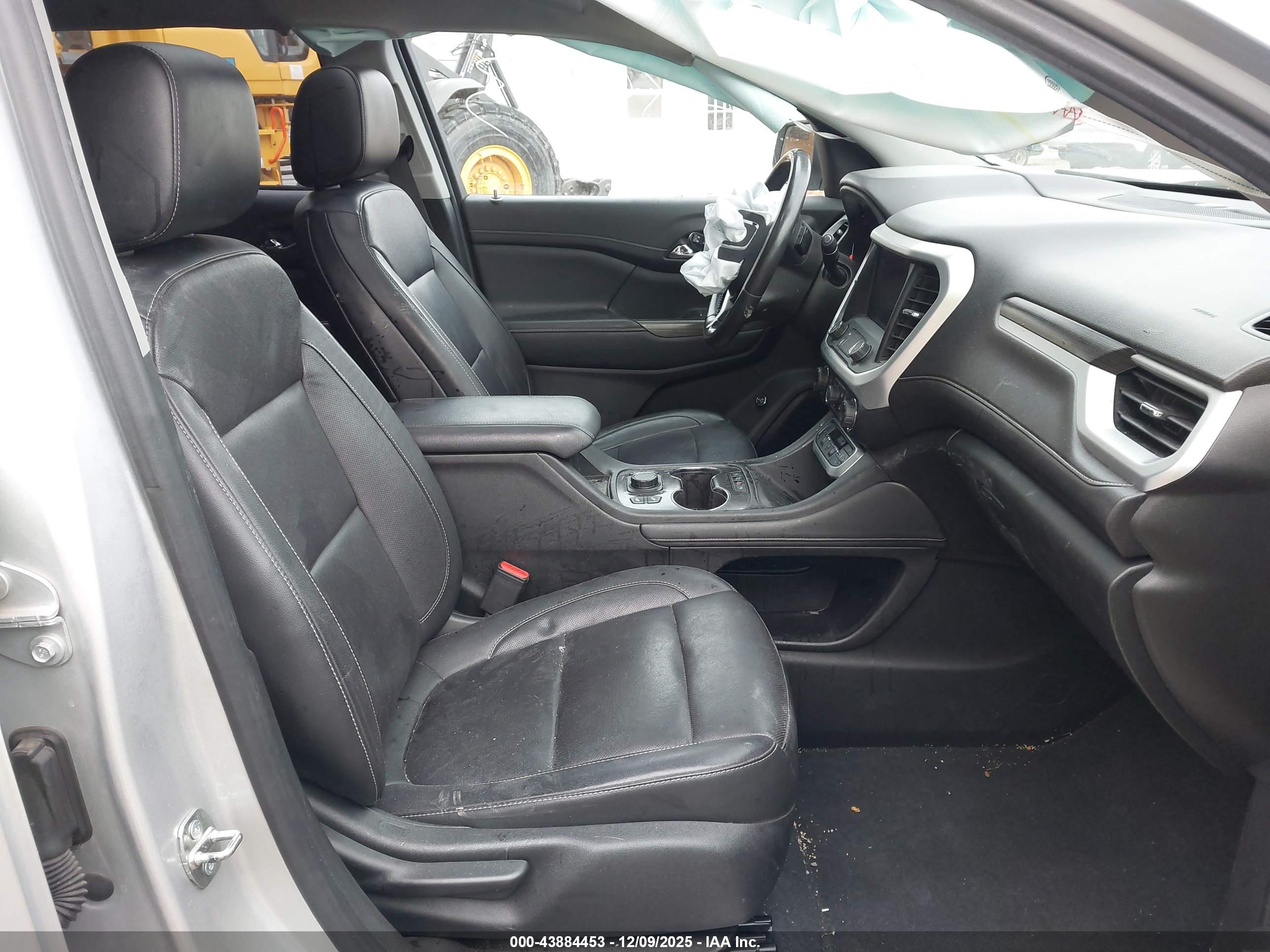 GMC ACADIA image 5