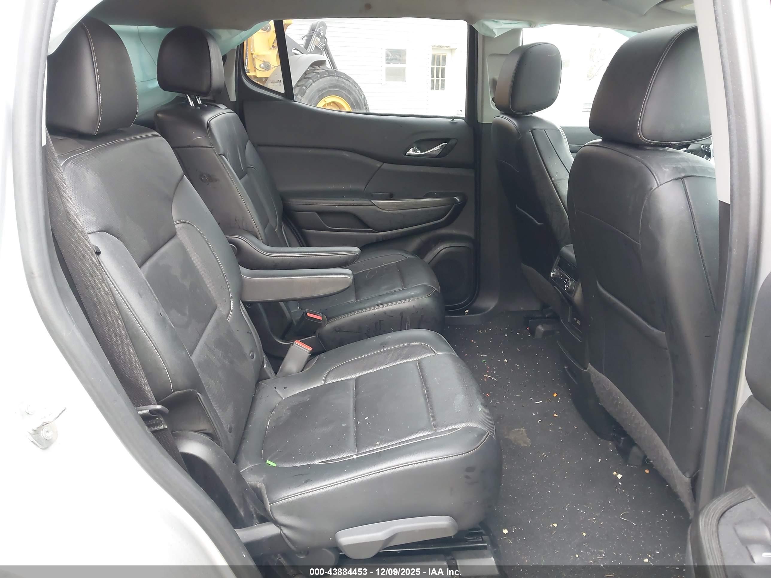 GMC ACADIA image 8