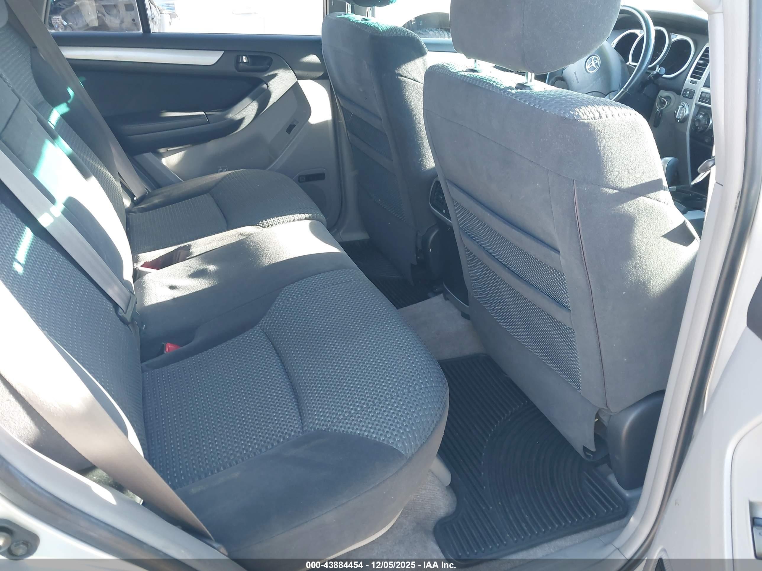 TOYOTA 4RUNNER image 8