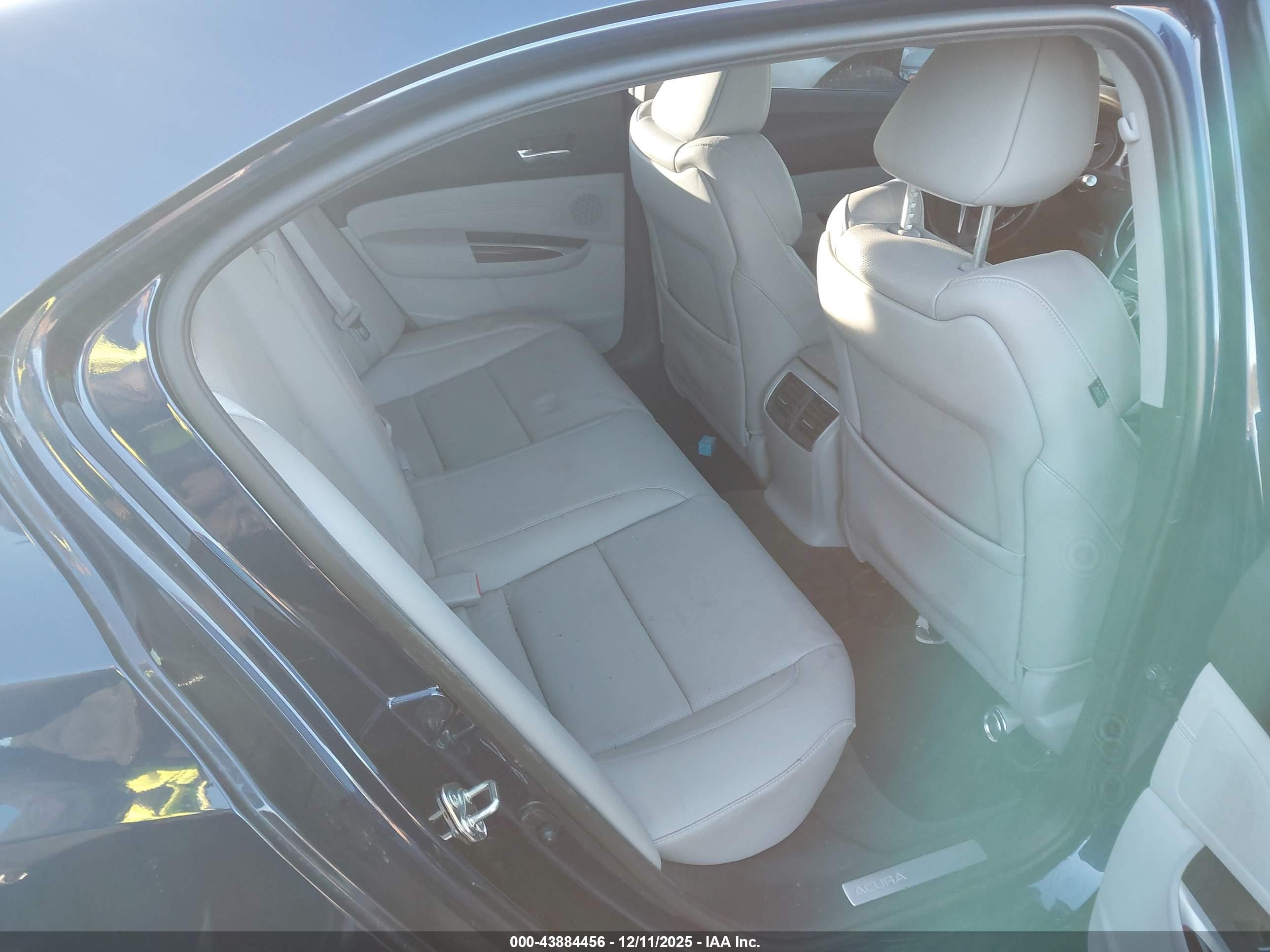 ACURA TLX image 8