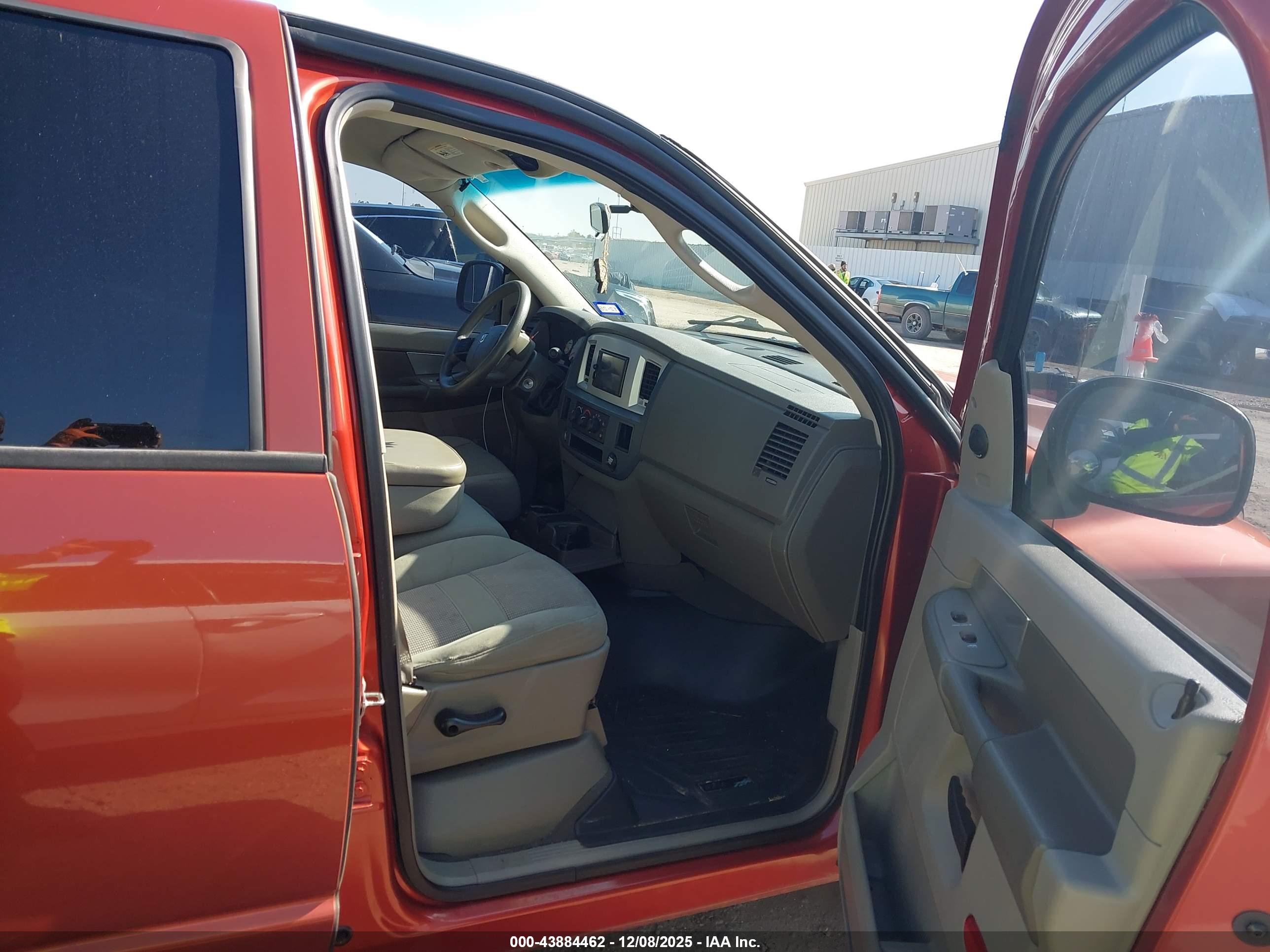 DODGE RAM image 5