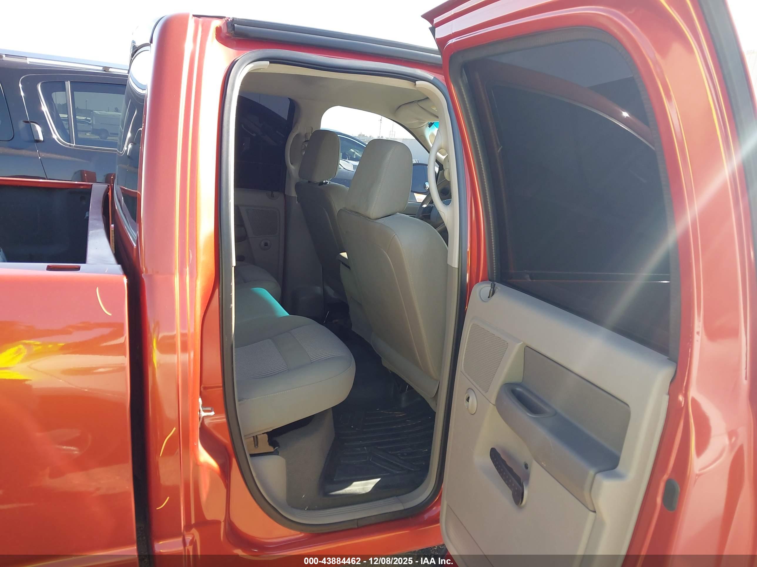DODGE RAM image 8