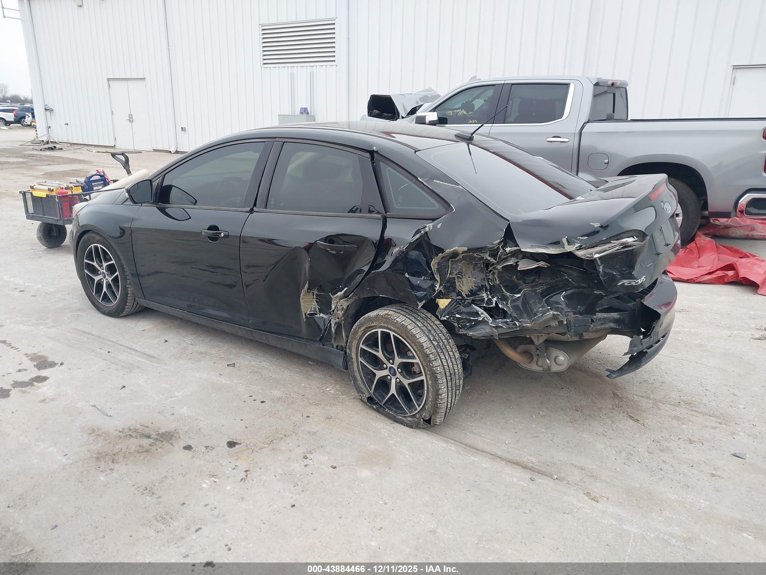 FORD FOCUS image 3