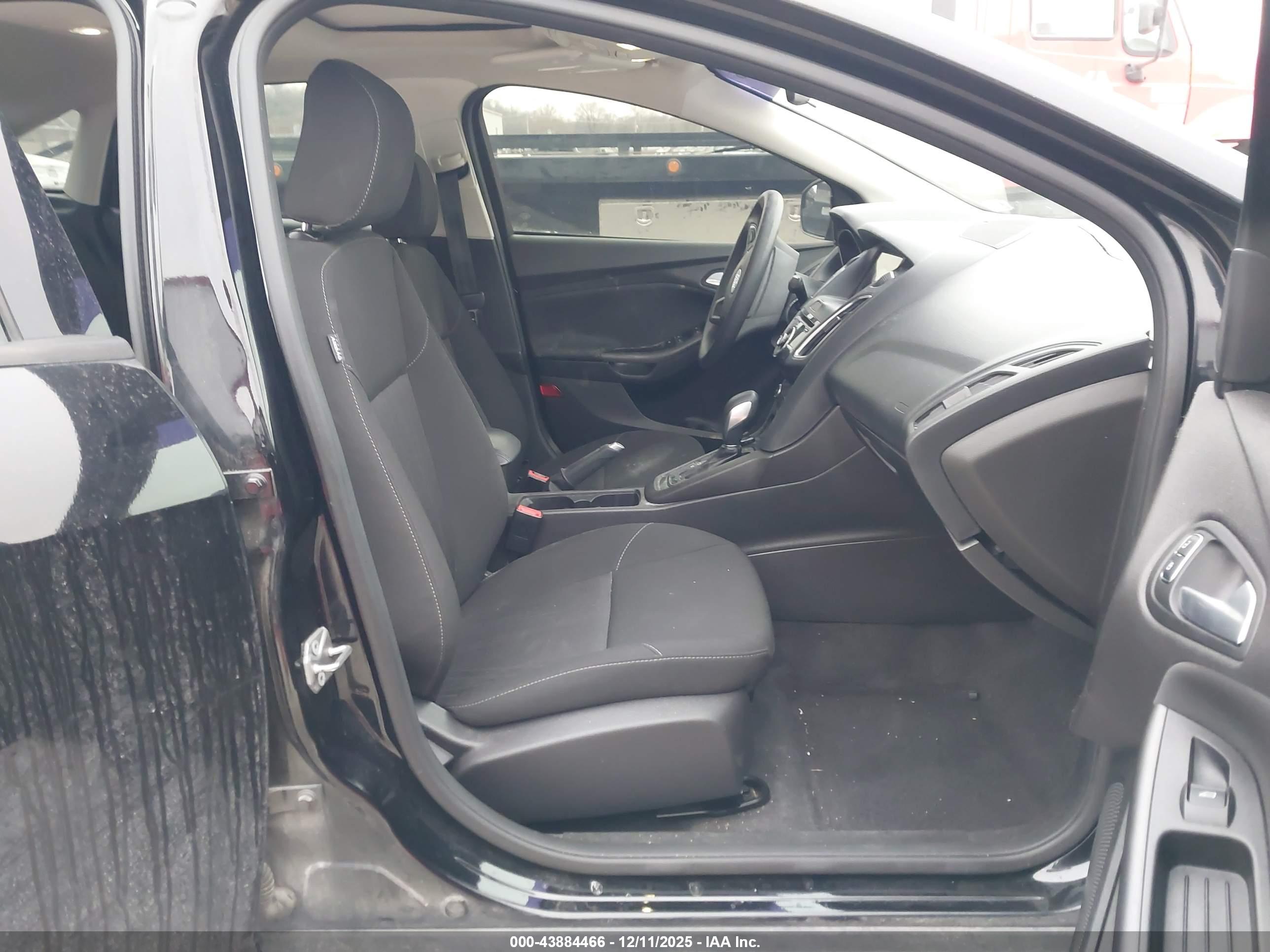 FORD FOCUS image 5