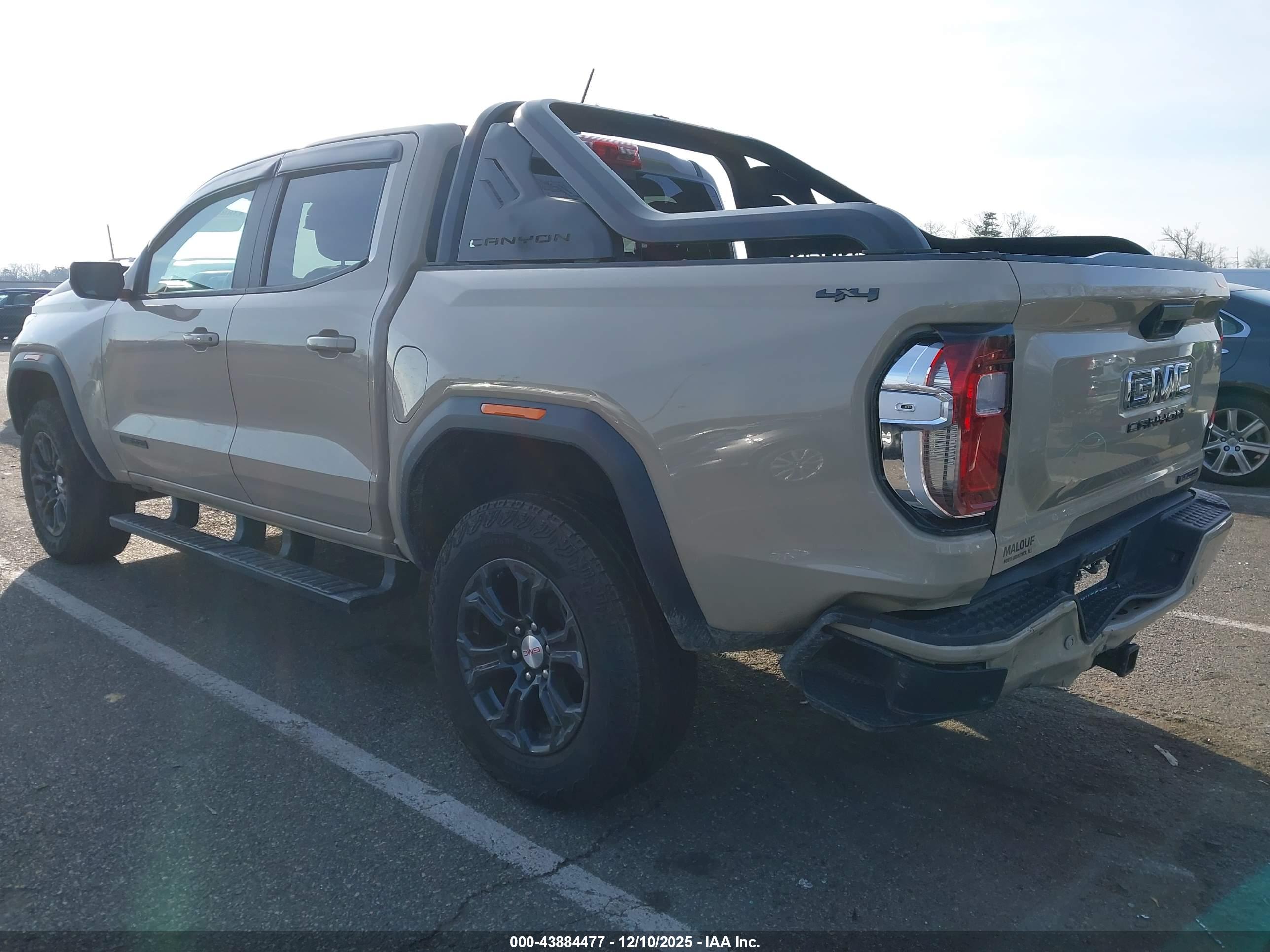 GMC CANYON image 3