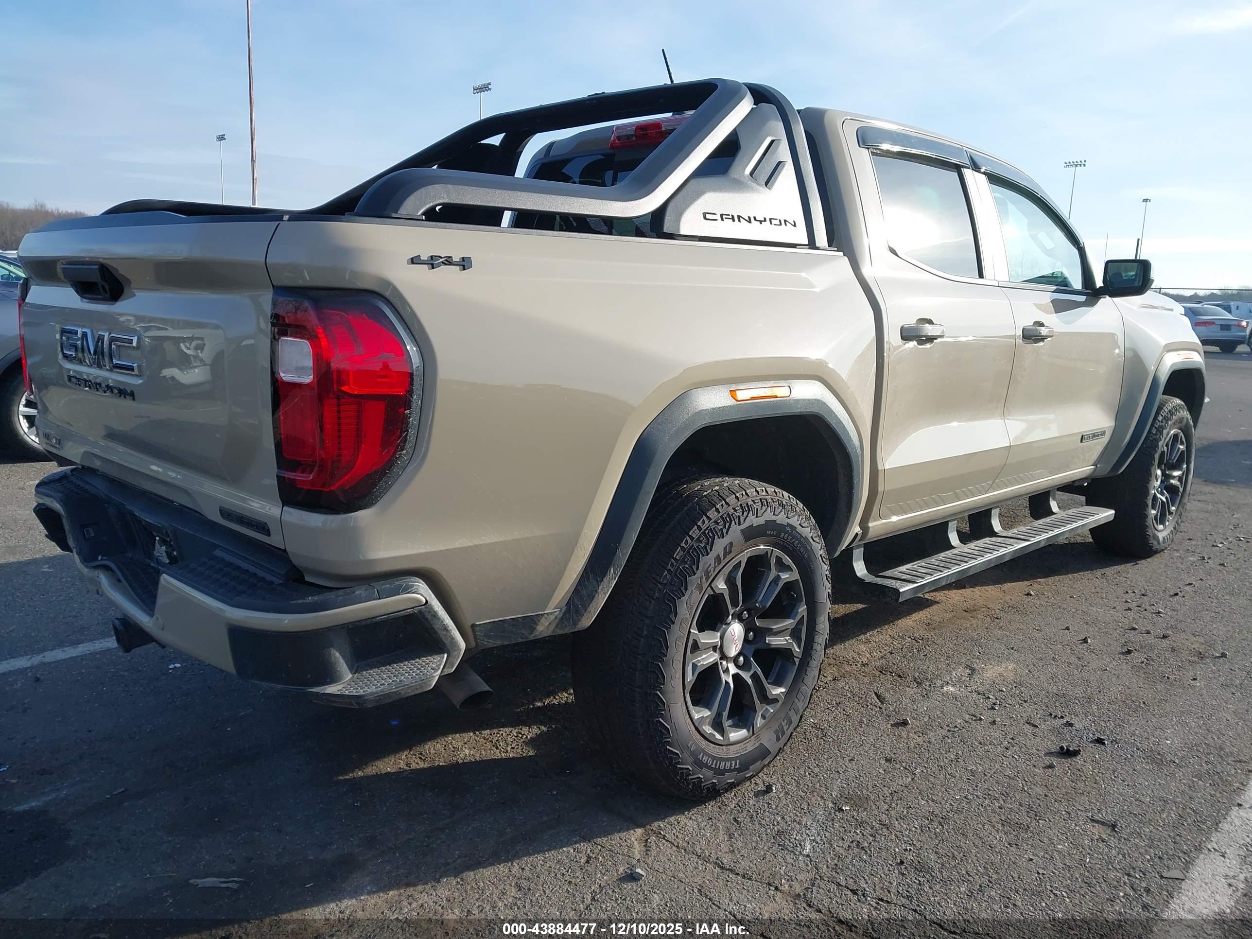 GMC CANYON image 4