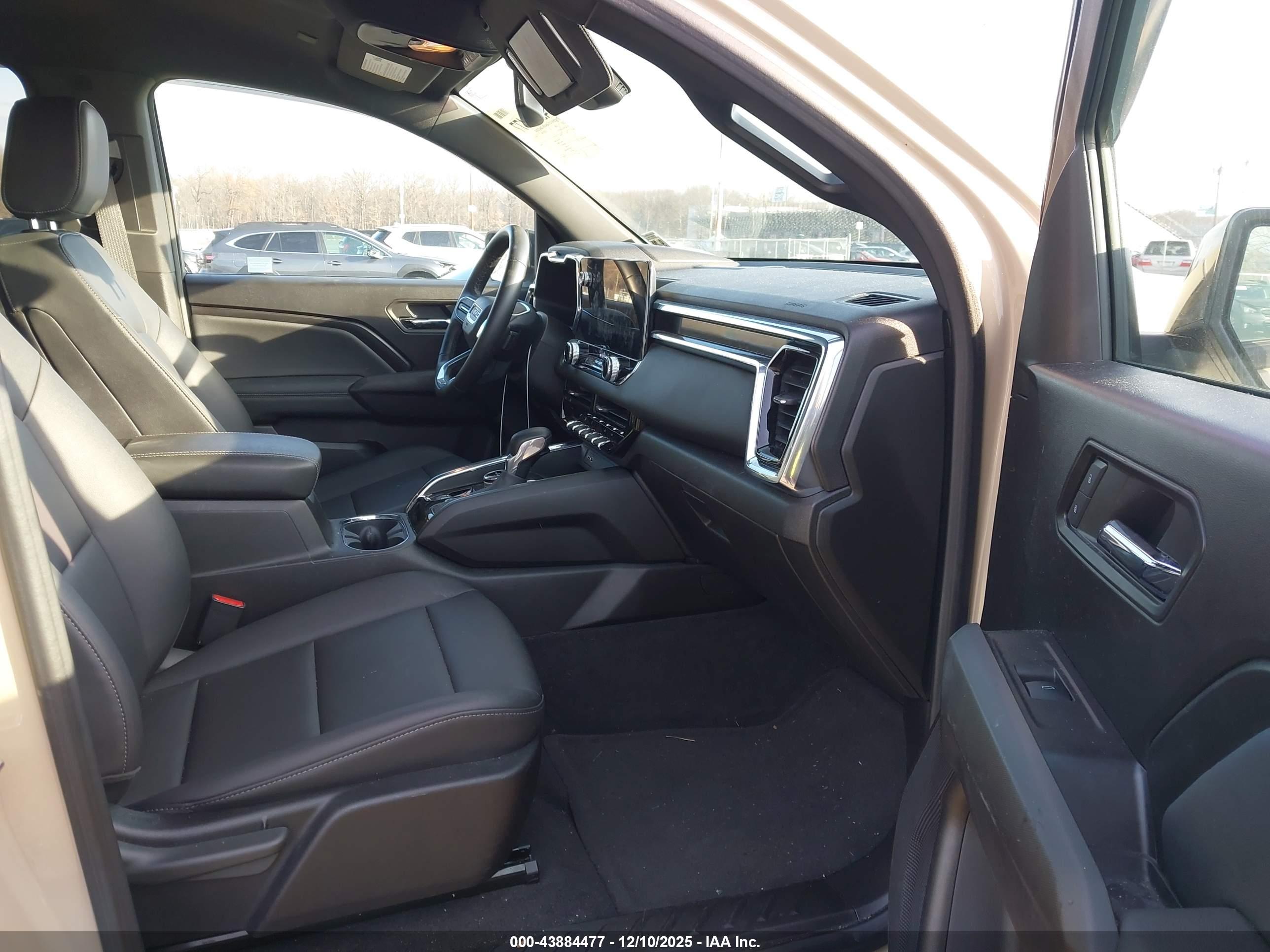 GMC CANYON image 5