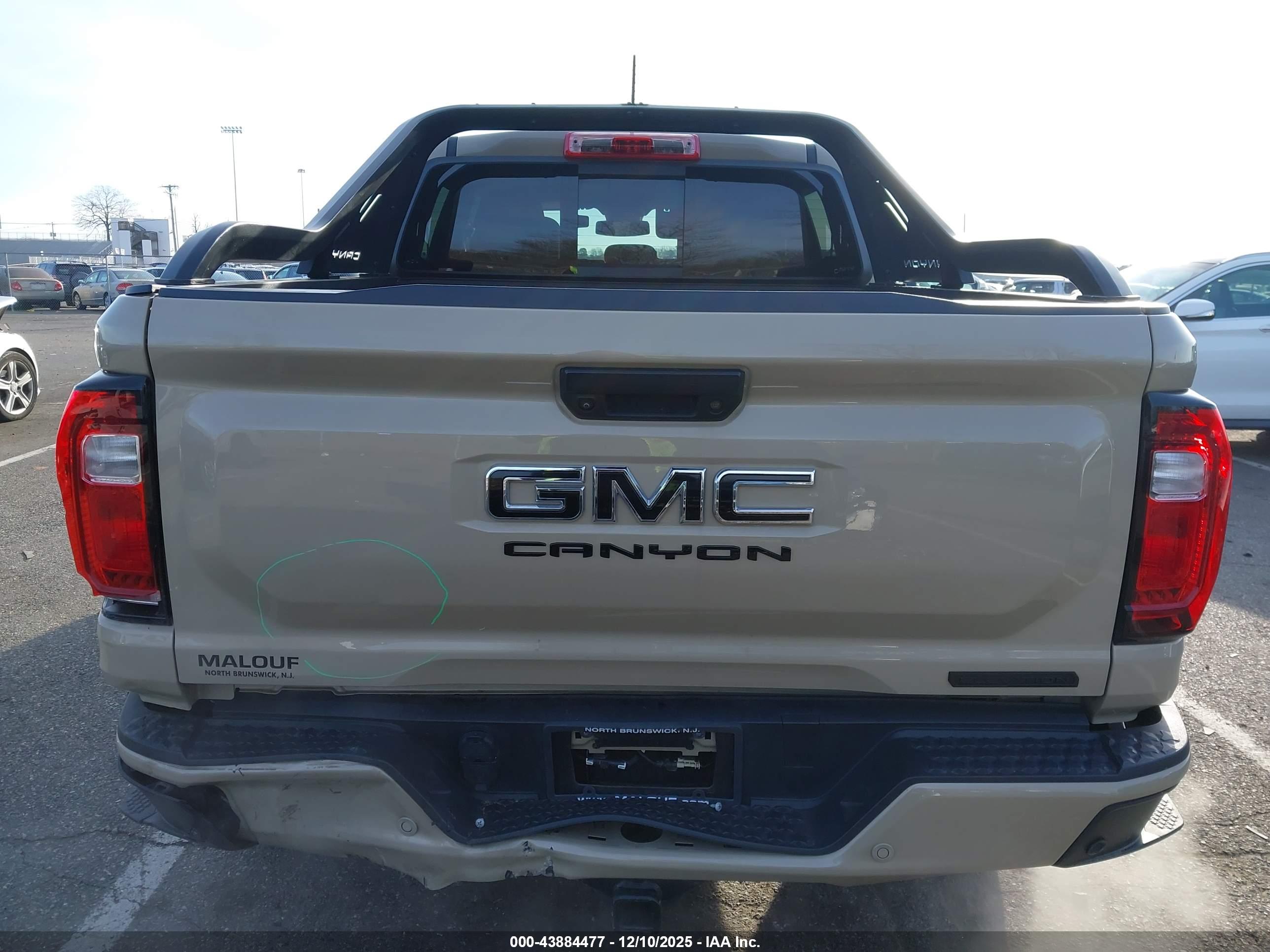 GMC CANYON image 6