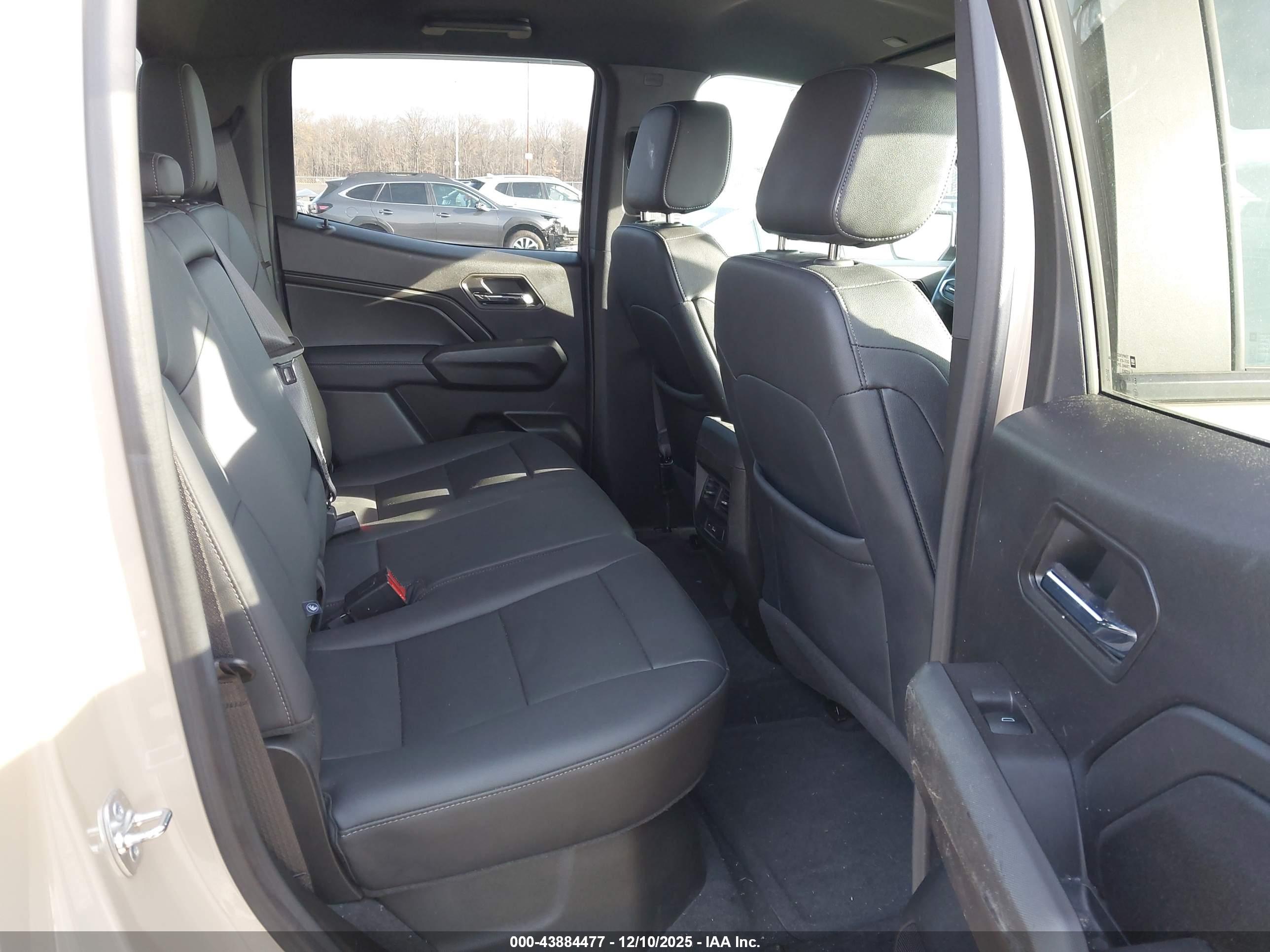 GMC CANYON image 8