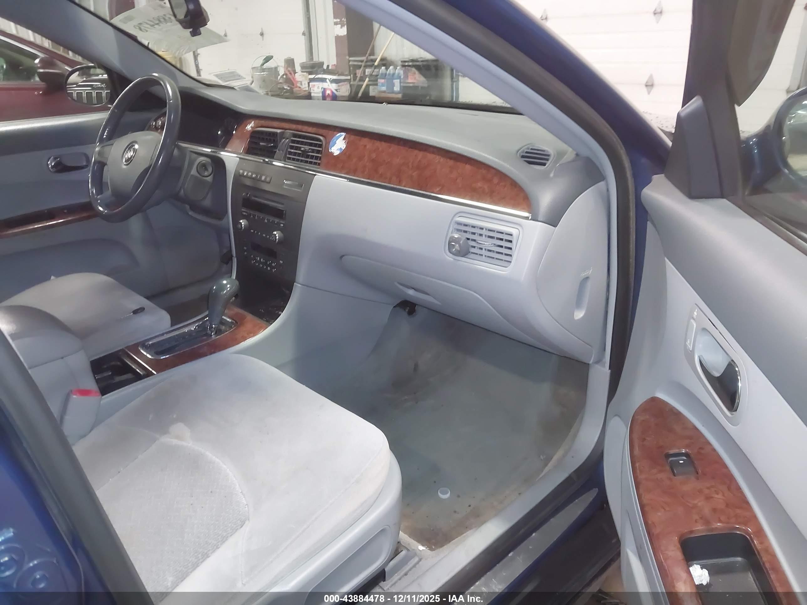 BUICK LACROSSE image 5