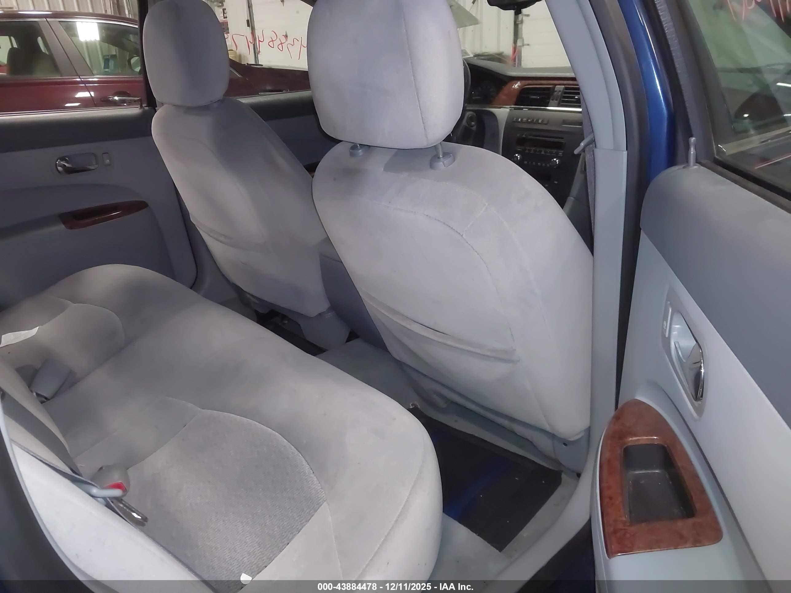 BUICK LACROSSE image 8