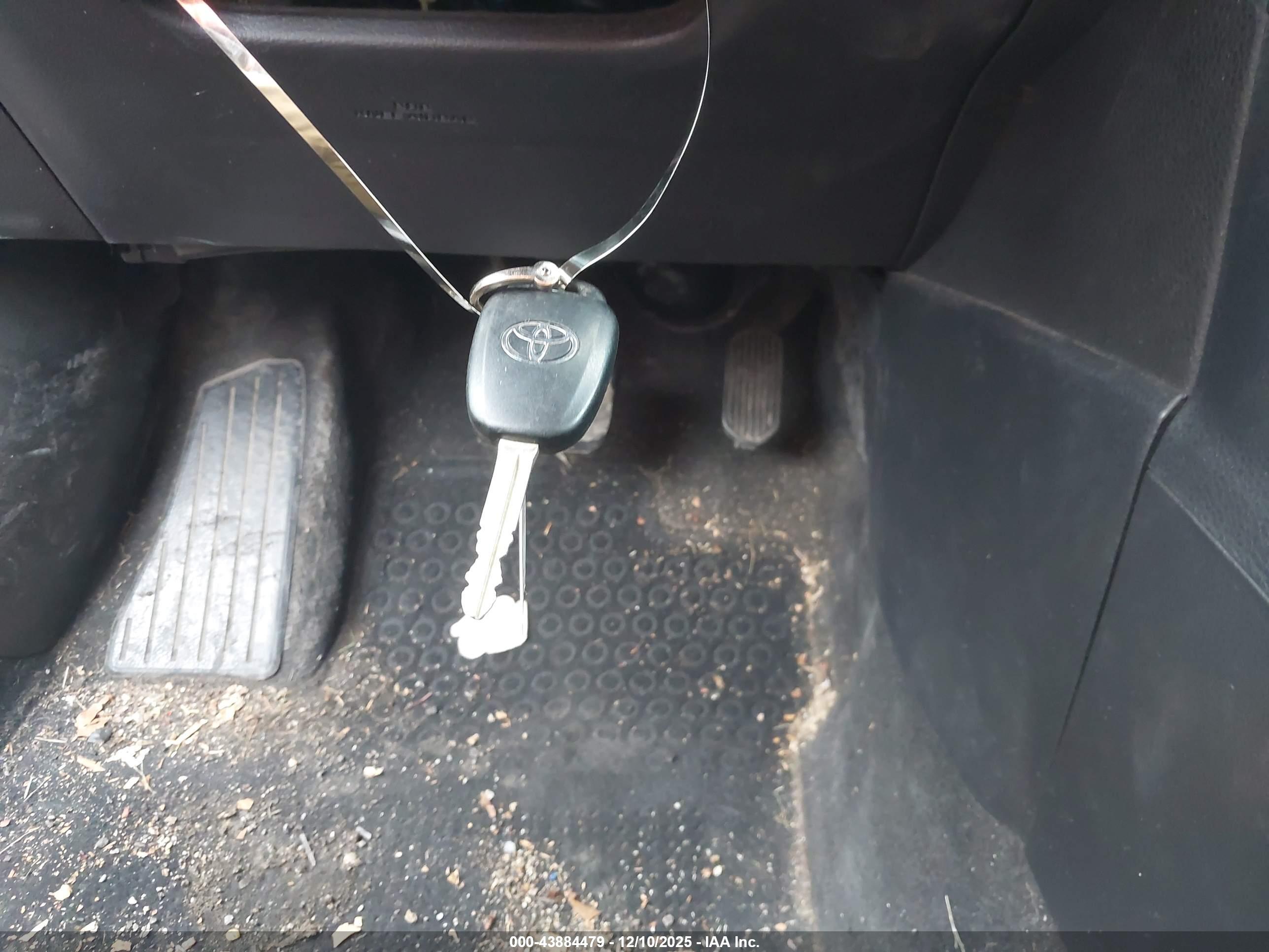 TOYOTA COROLLA image 11