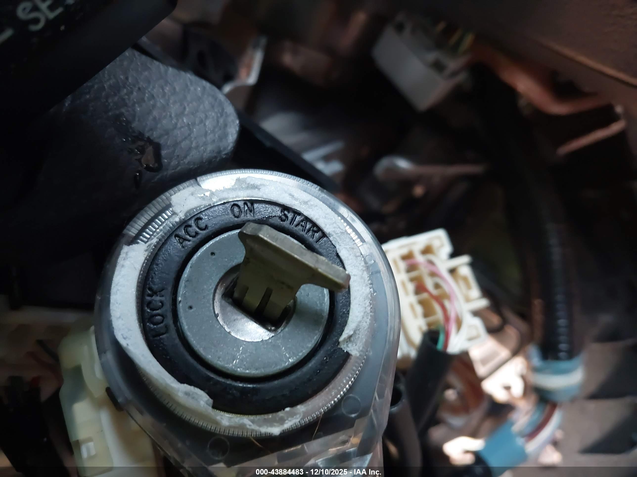 TOYOTA RAV4 image 11