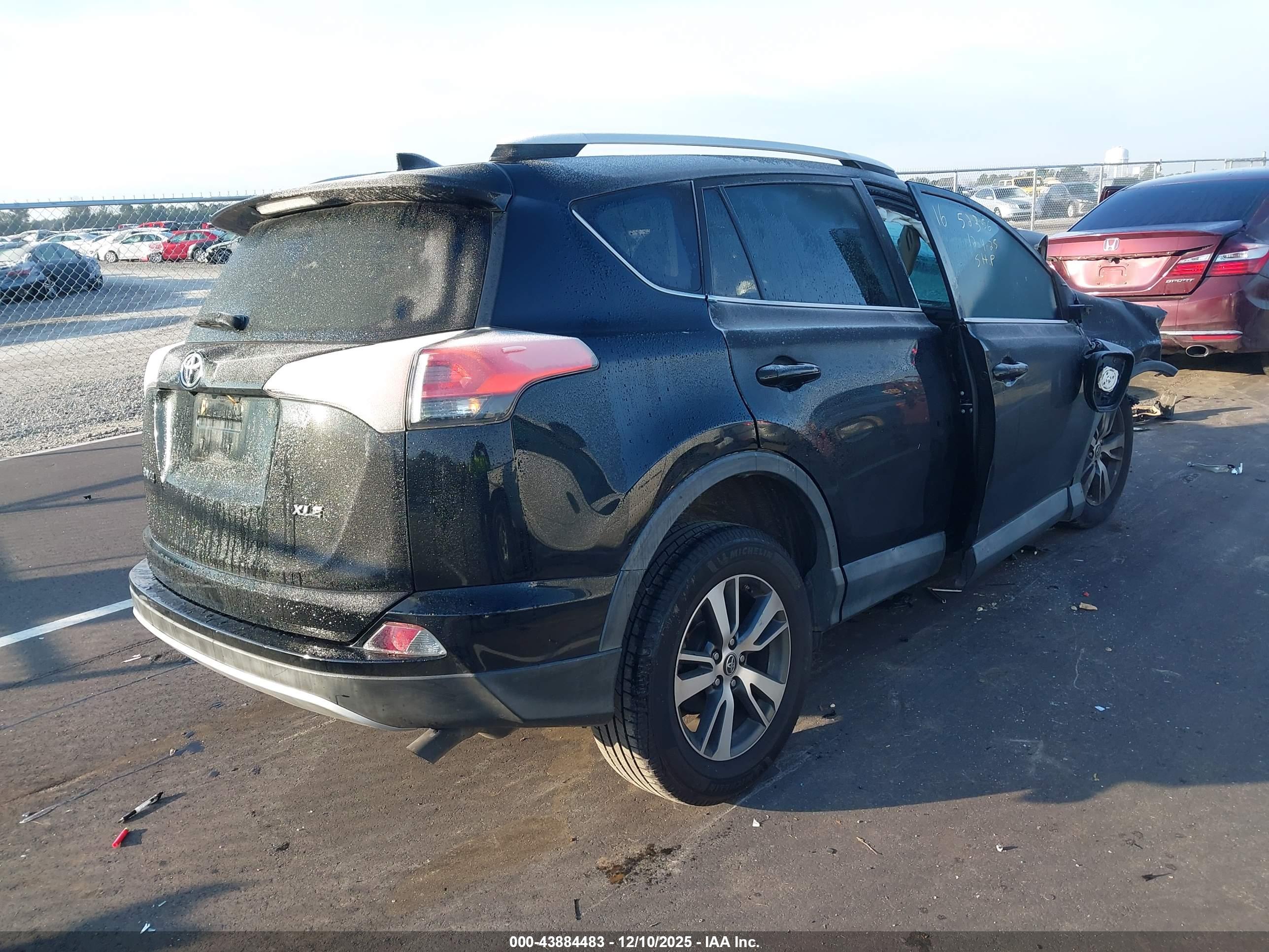 TOYOTA RAV4 image 4