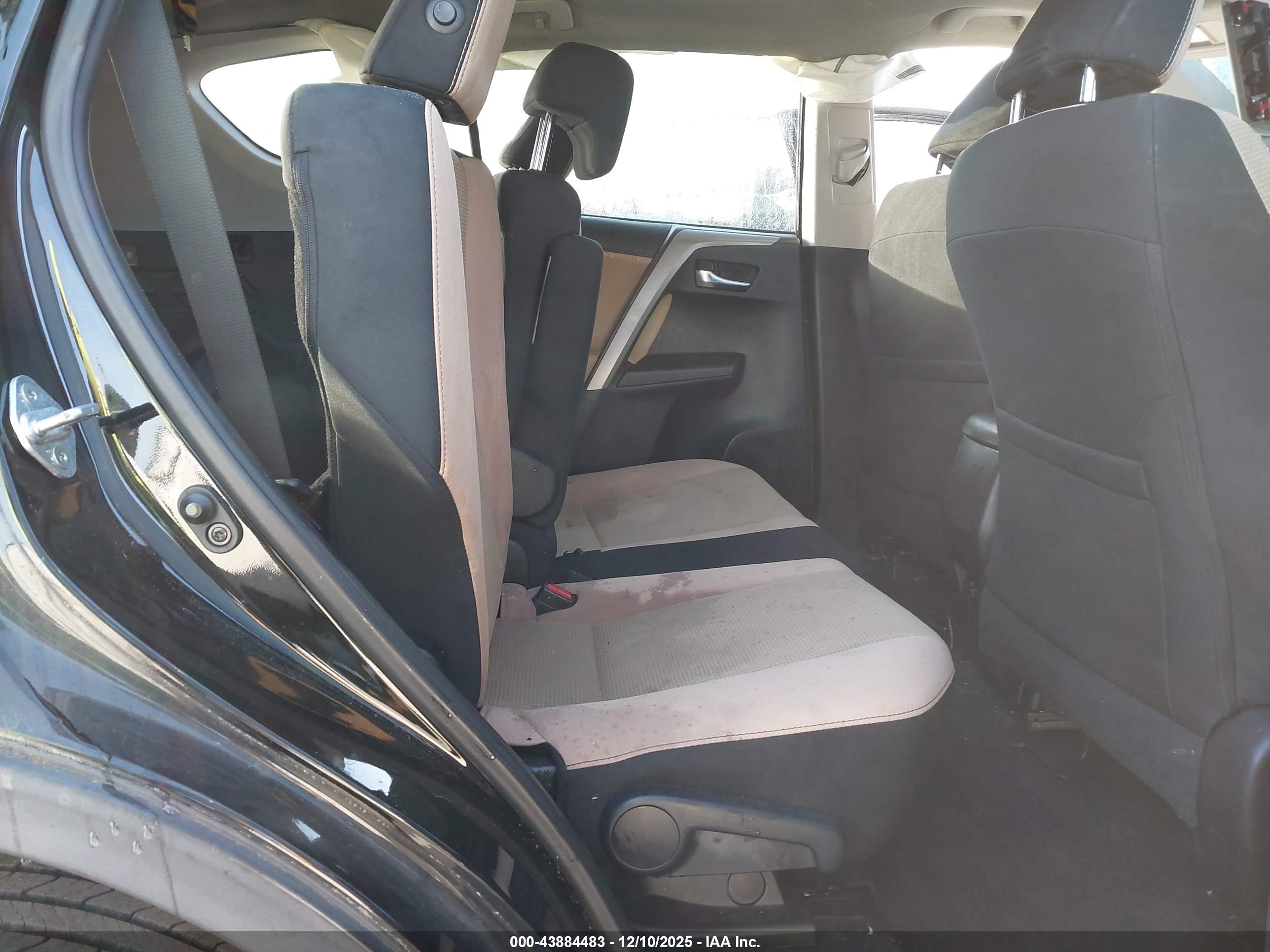 TOYOTA RAV4 image 8
