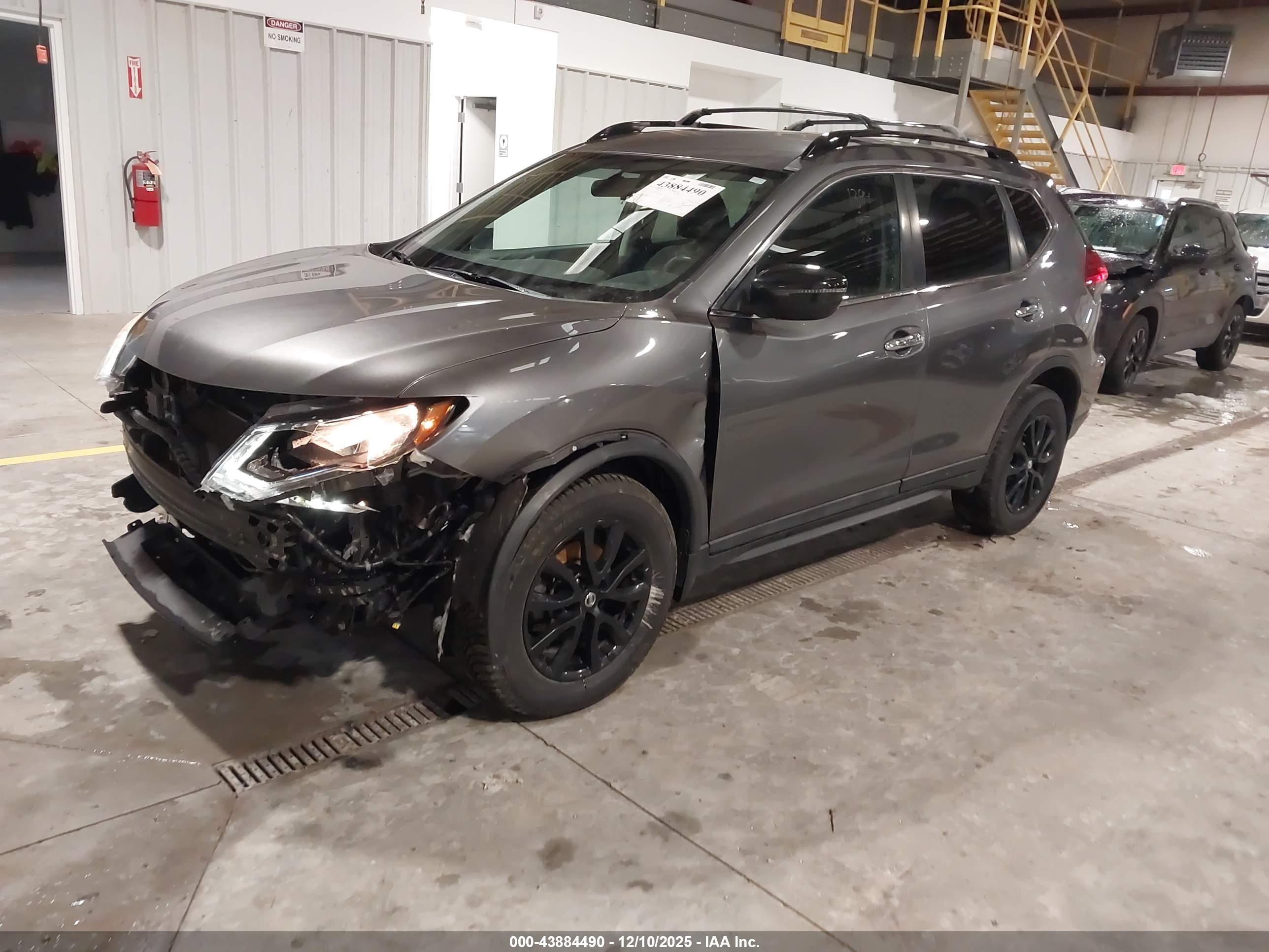 NISSAN ROGUE image 2