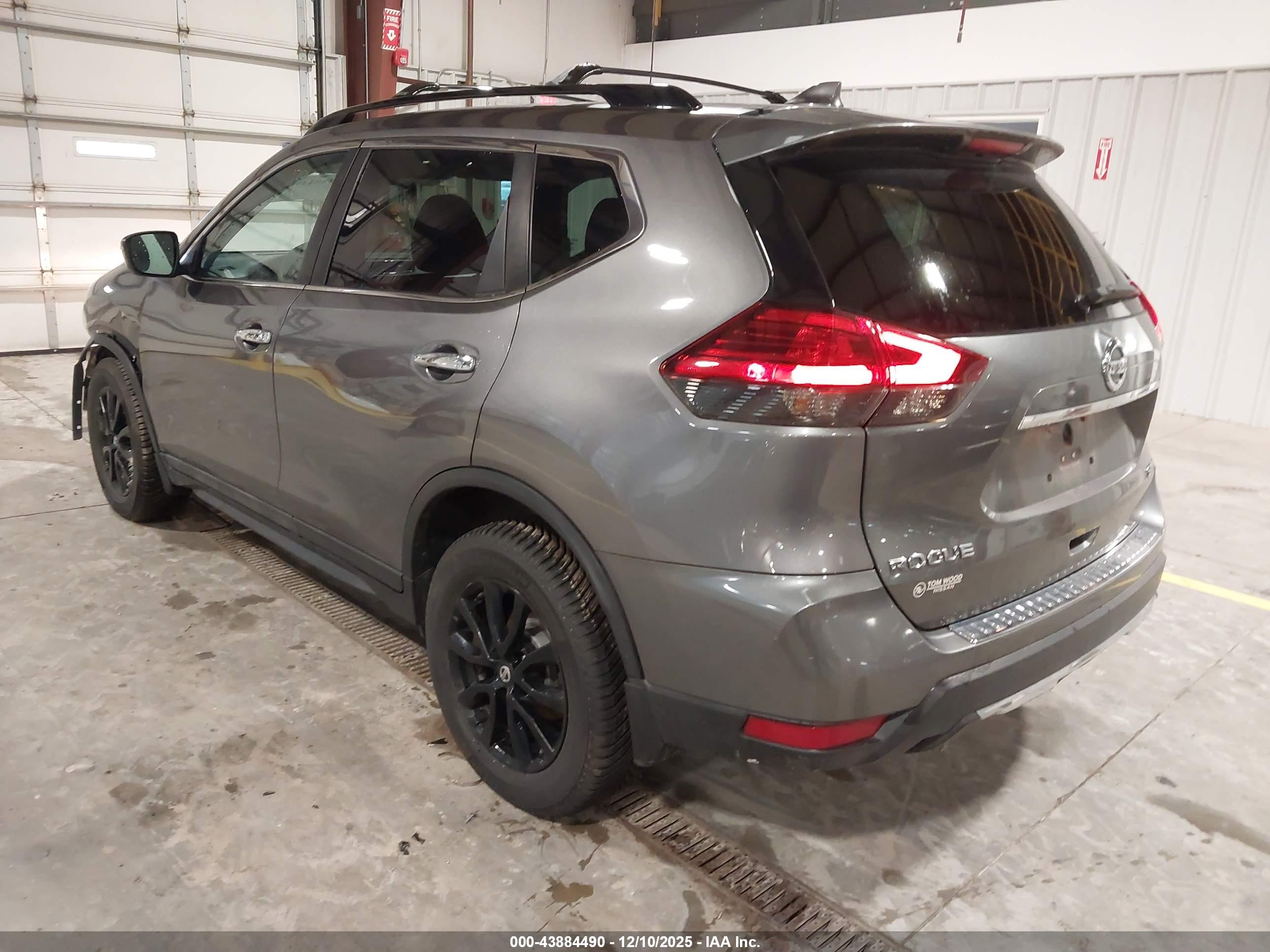 NISSAN ROGUE image 3