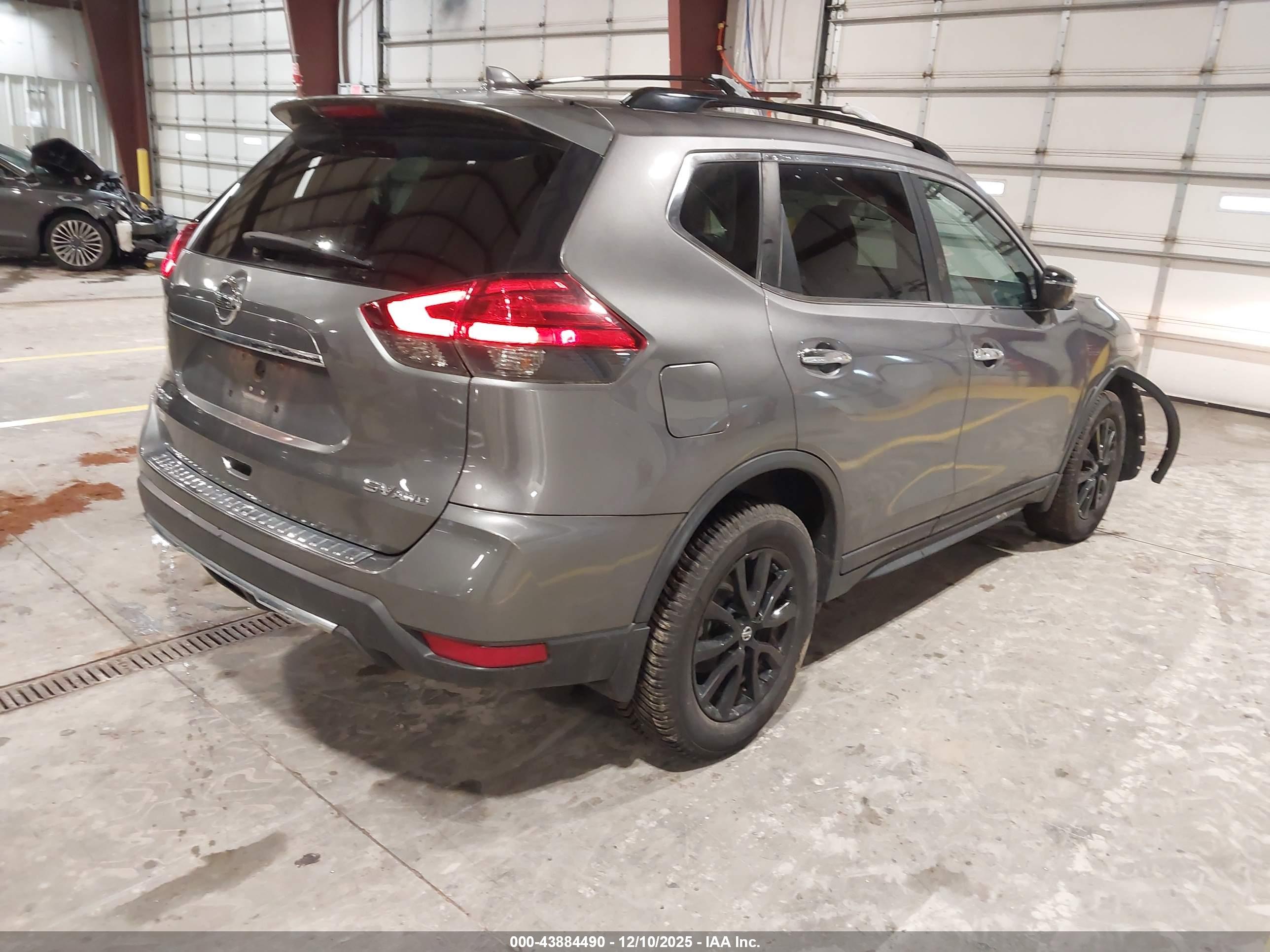 NISSAN ROGUE image 4