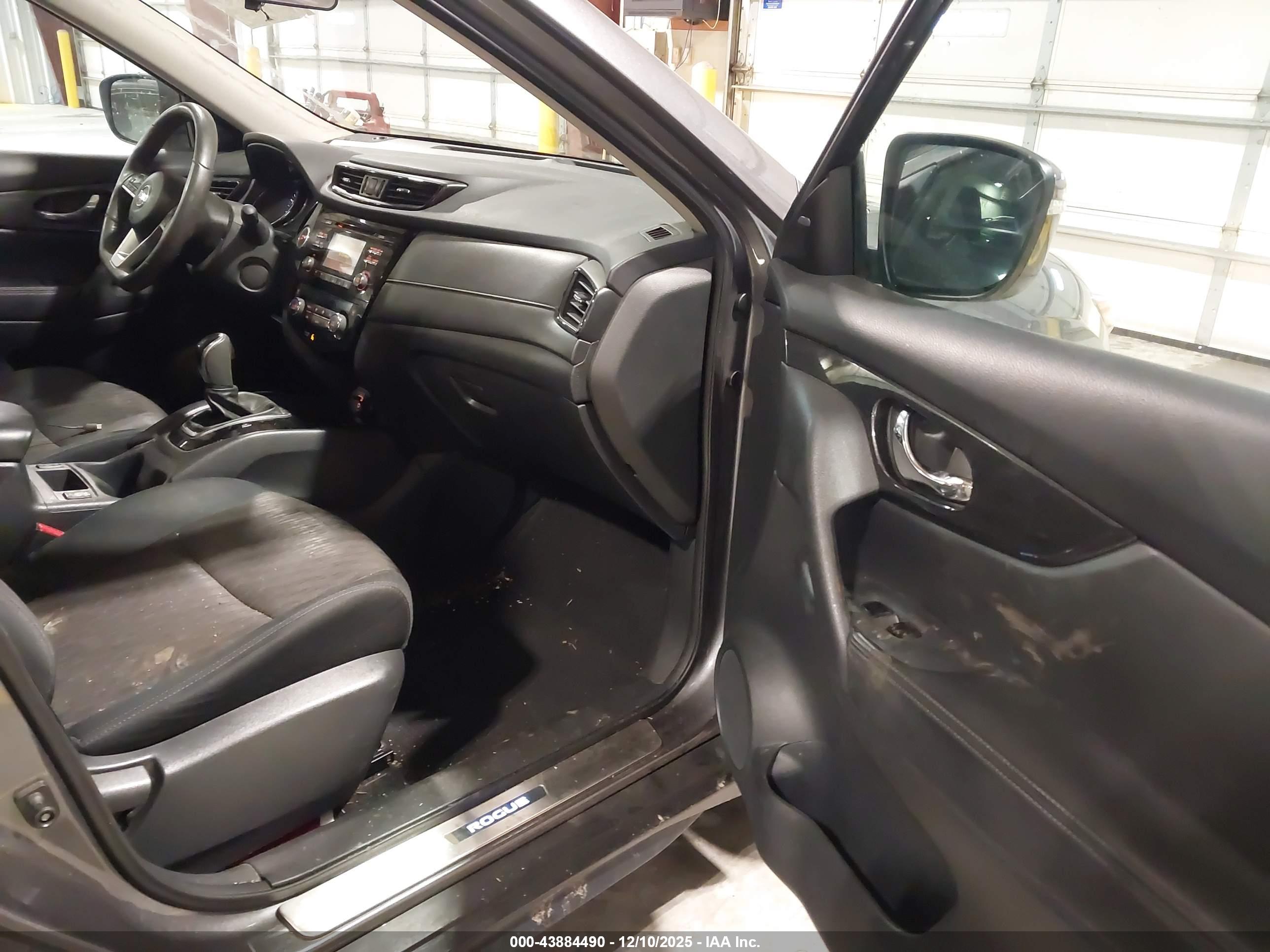 NISSAN ROGUE image 5