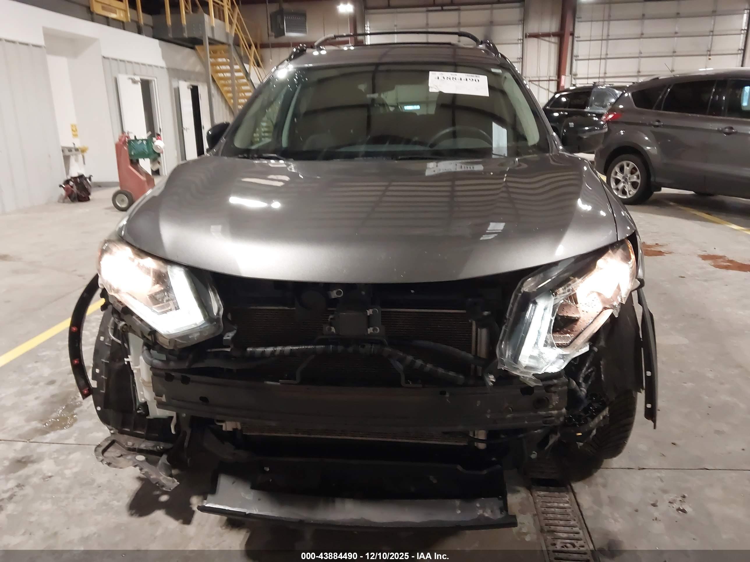 NISSAN ROGUE image 6