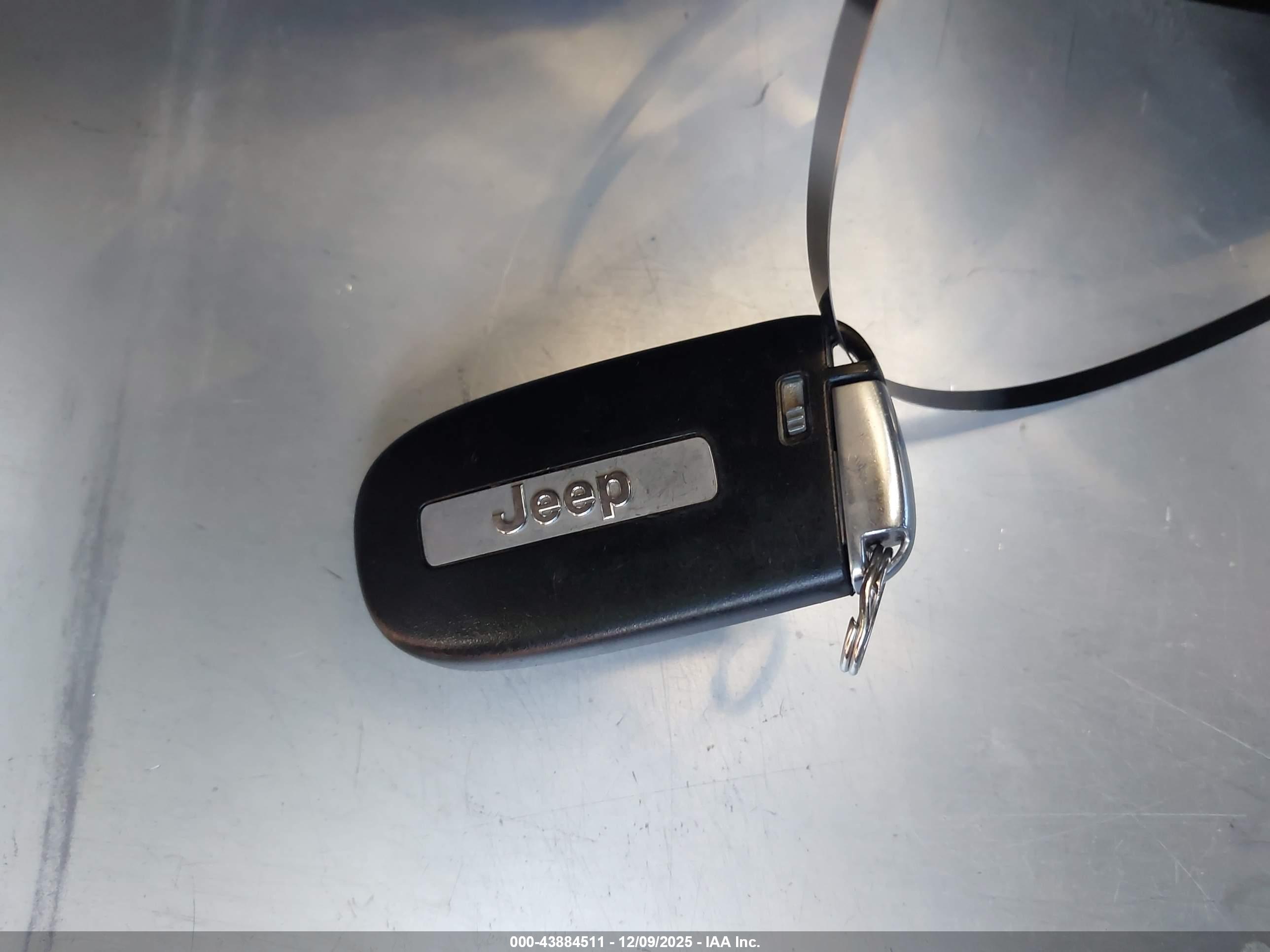 JEEP GRAND image 11