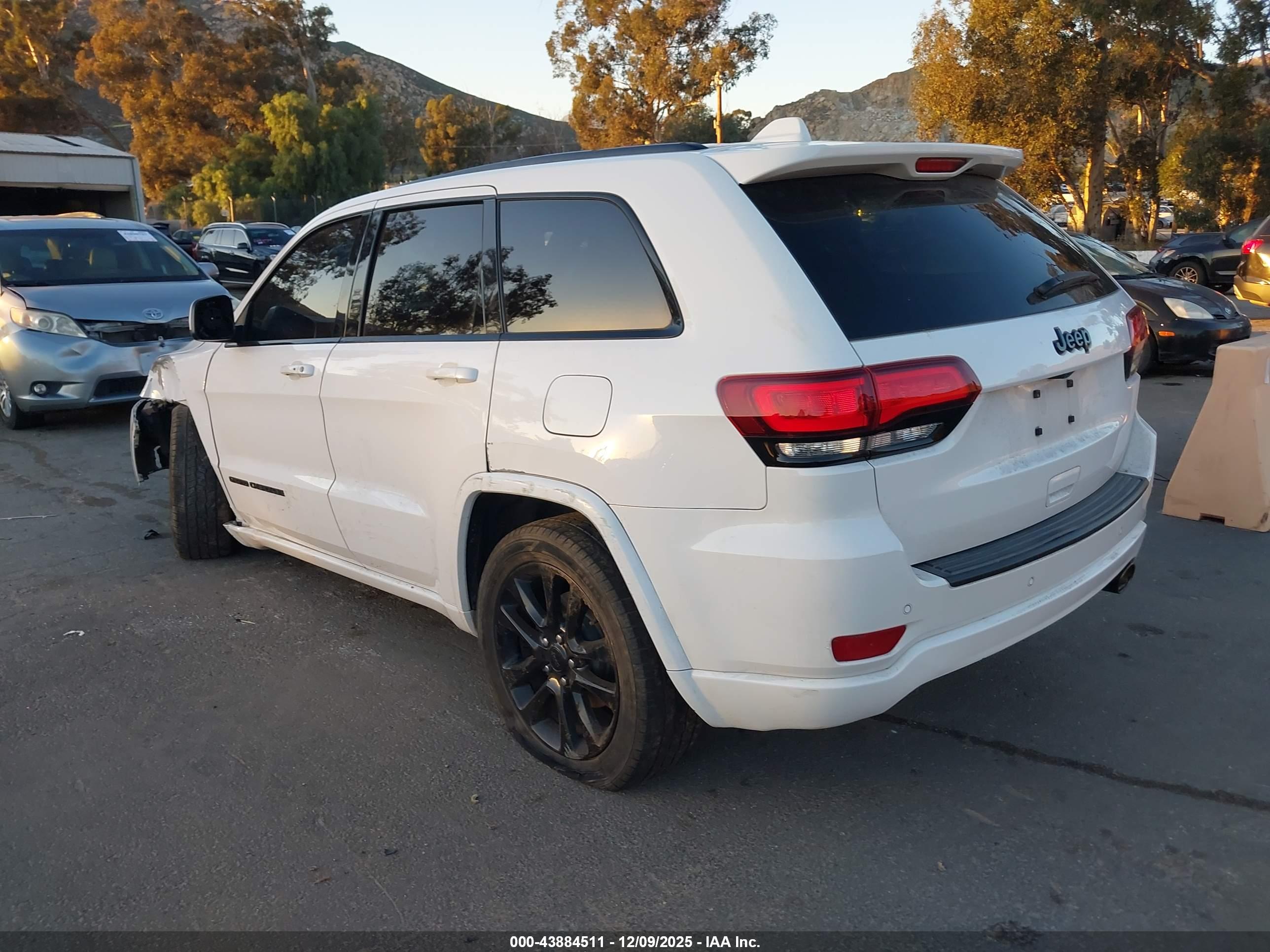 JEEP GRAND image 3