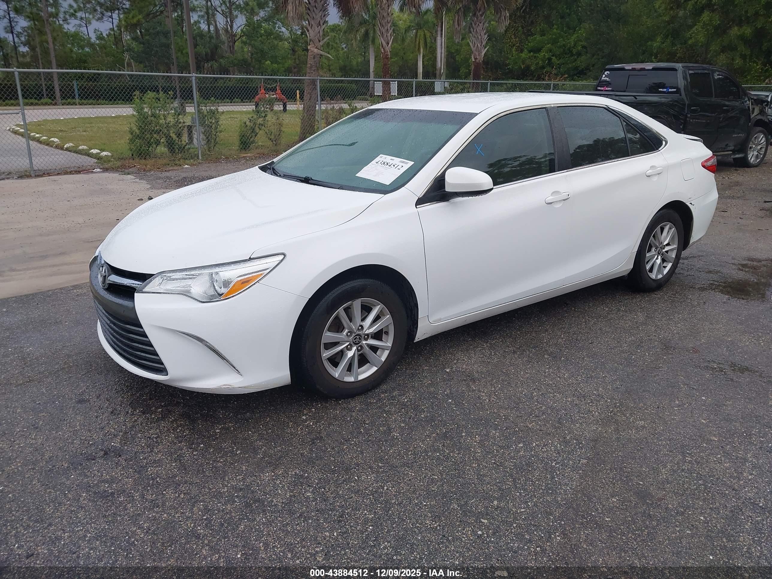 TOYOTA CAMRY image 2