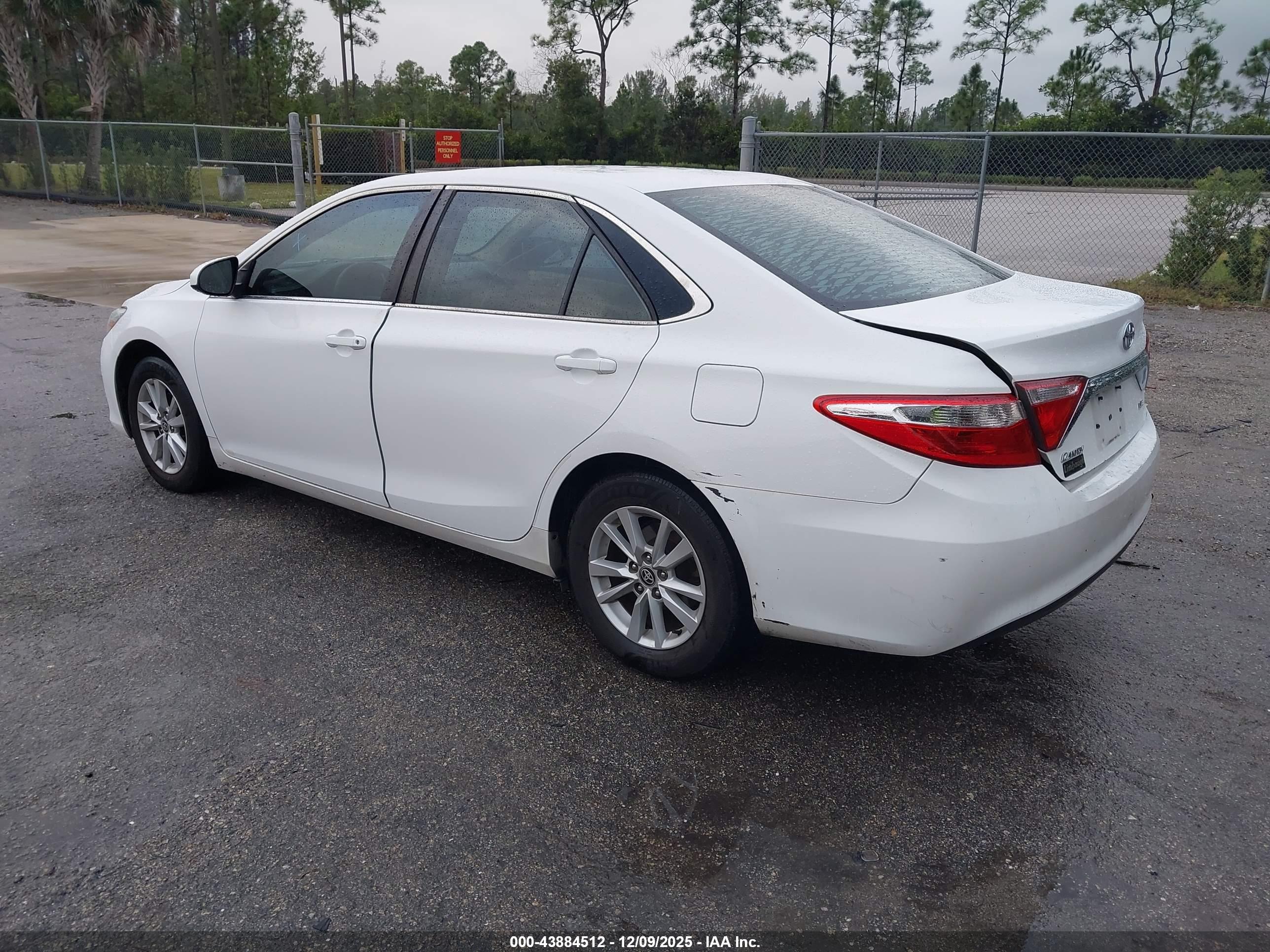 TOYOTA CAMRY image 3