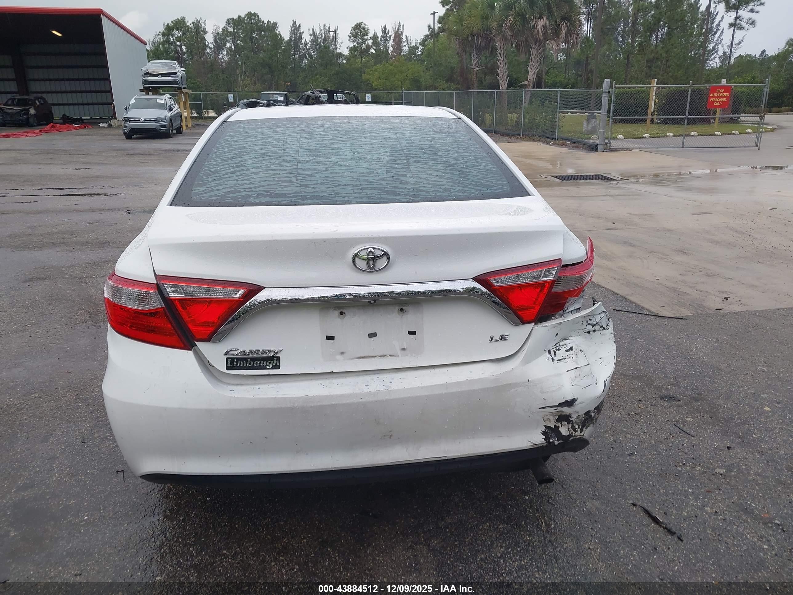 TOYOTA CAMRY image 6