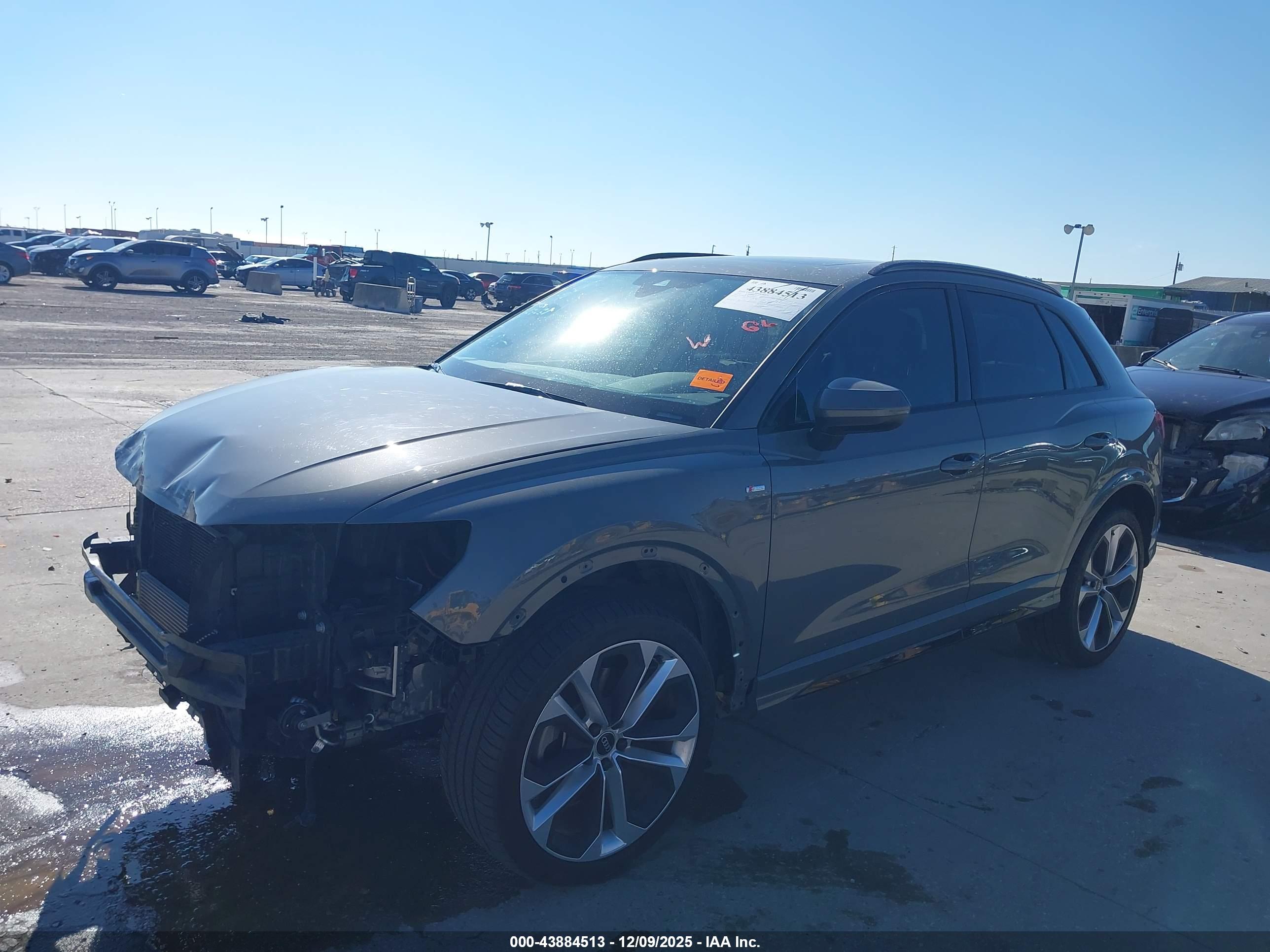 AUDI Q3 image 2