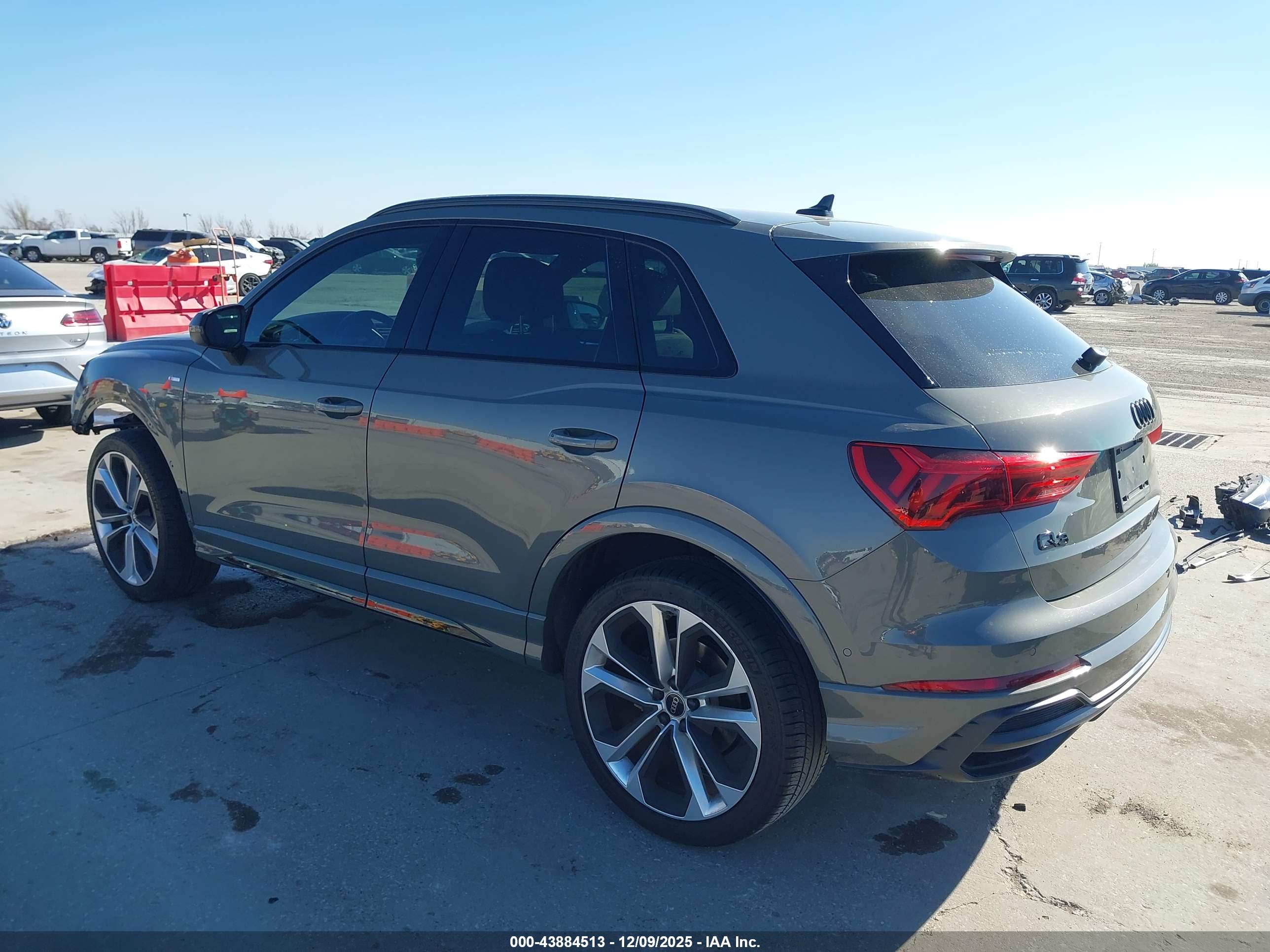 AUDI Q3 image 3