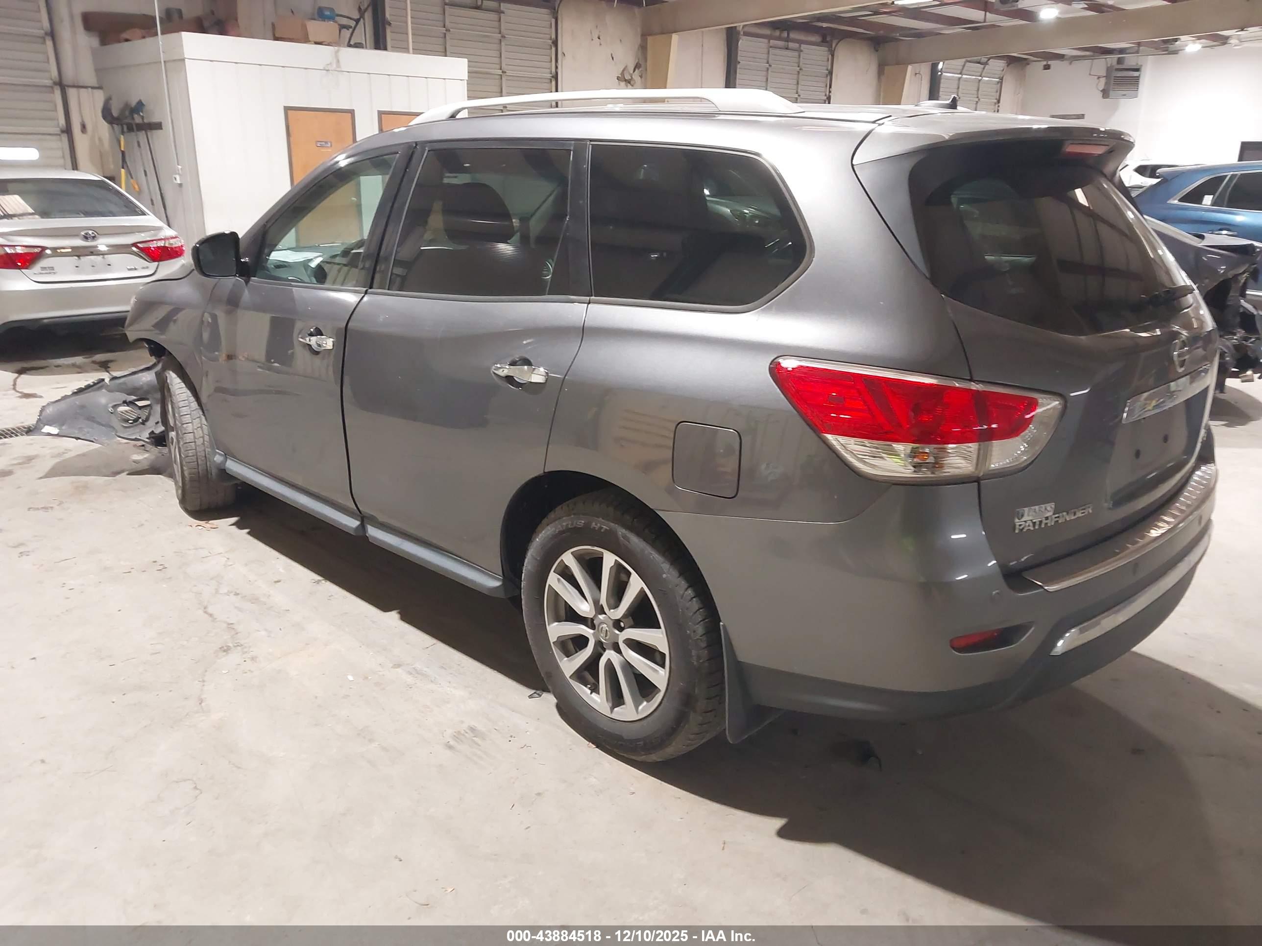 NISSAN PATHFINDER image 3