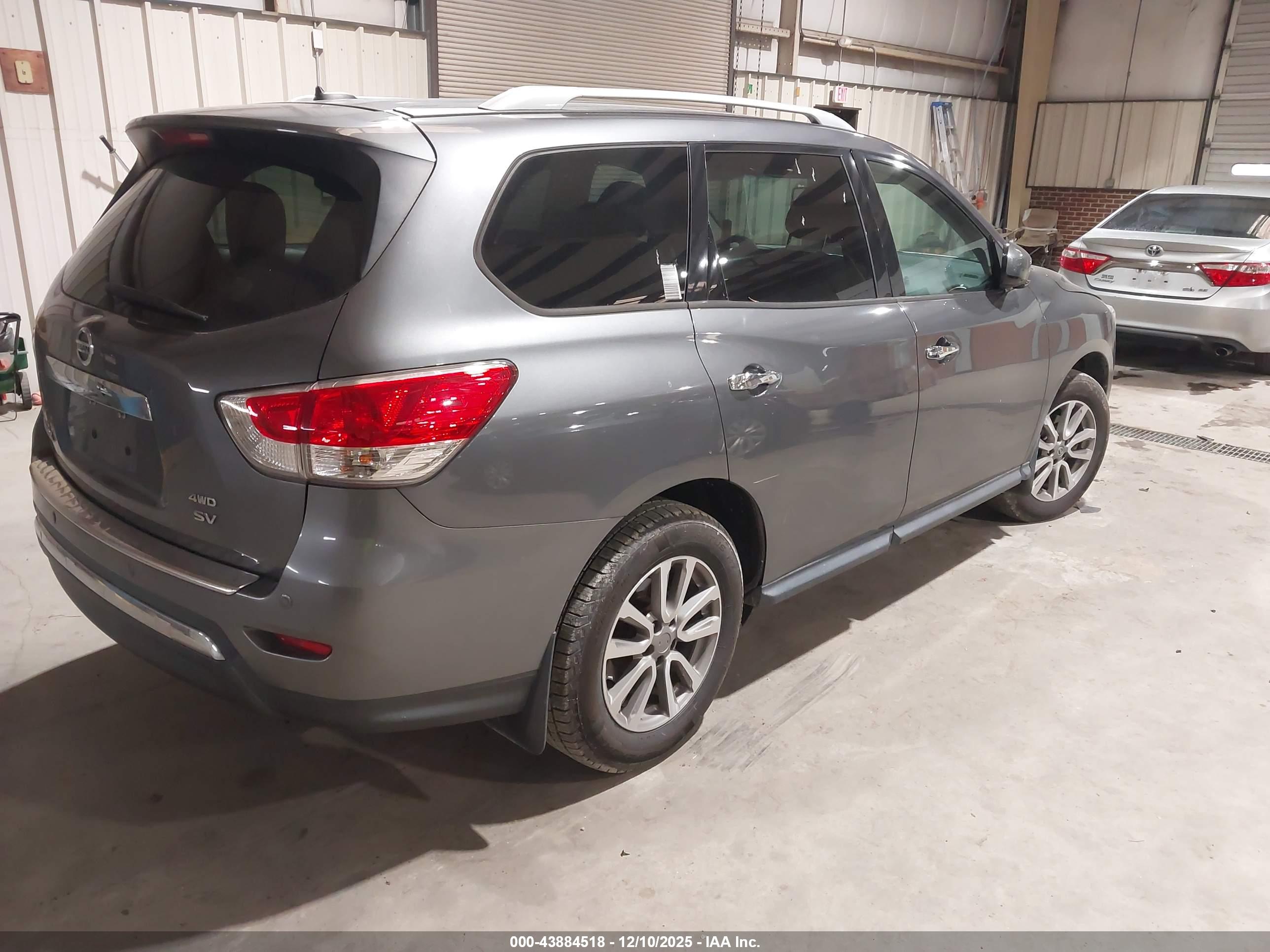 NISSAN PATHFINDER image 4