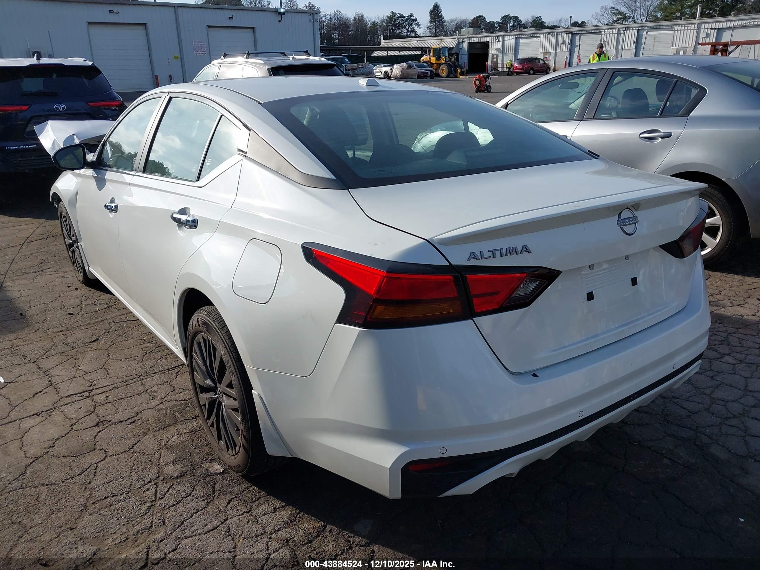 NISSAN ALTIMA image 3