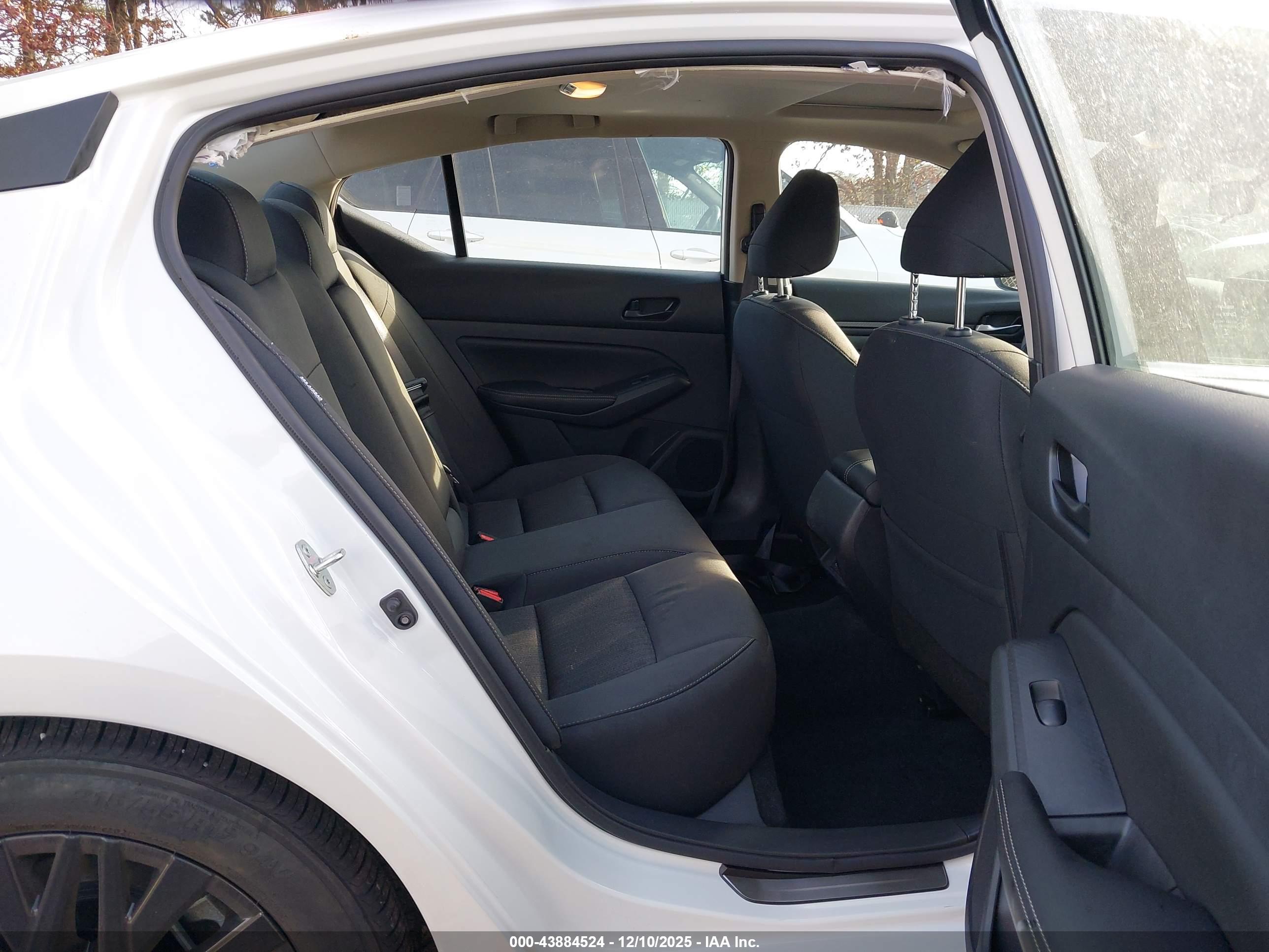 NISSAN ALTIMA image 8