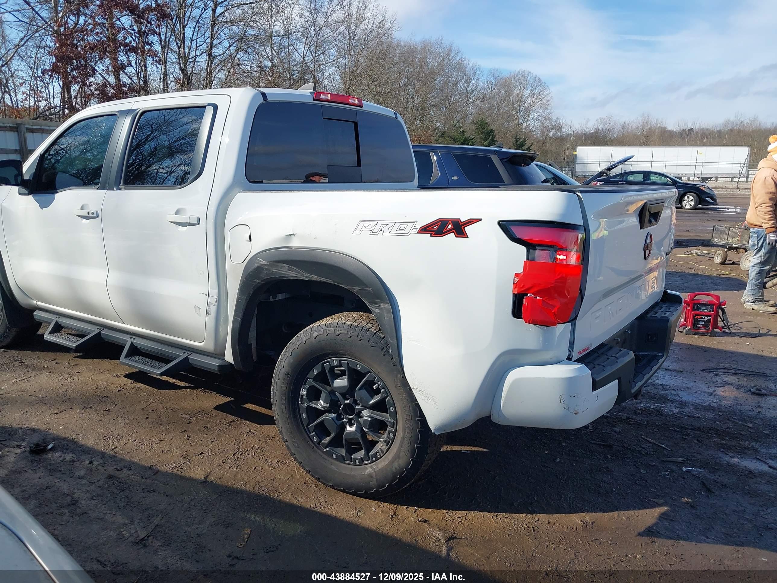 NISSAN FRONTIER image 6