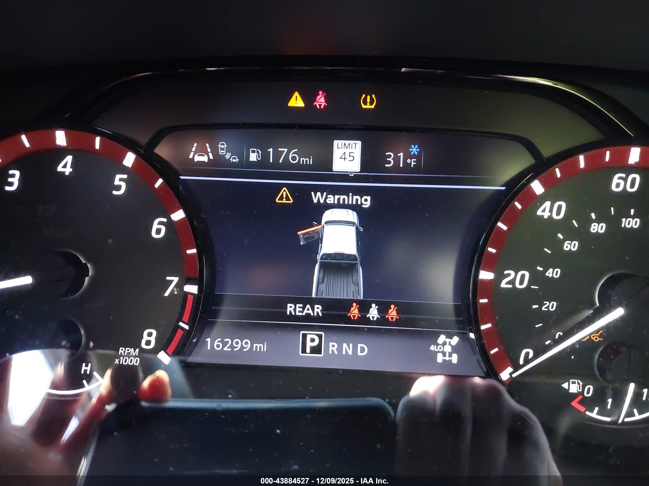 NISSAN FRONTIER image 7