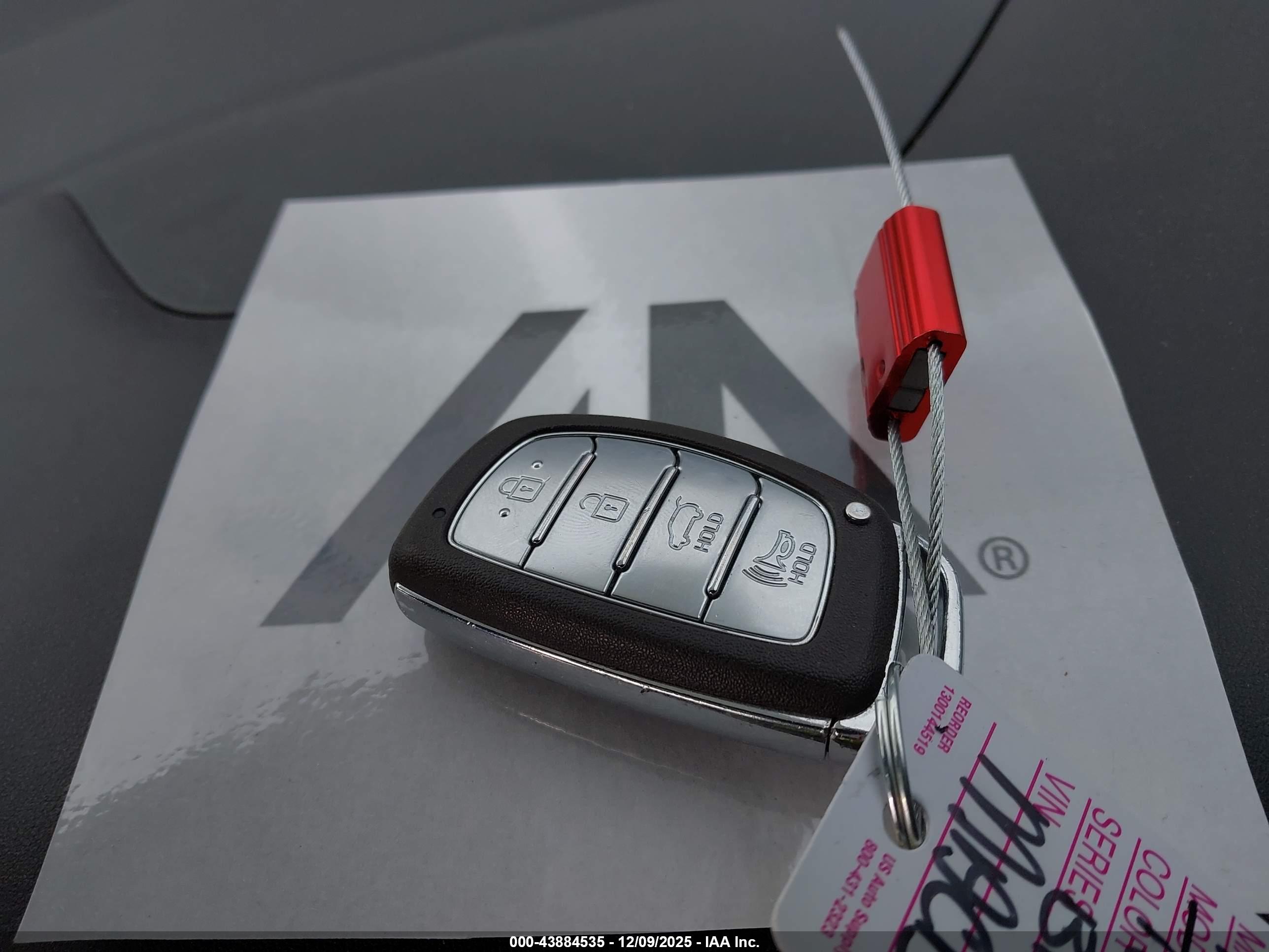 HYUNDAI TUCSON image 11