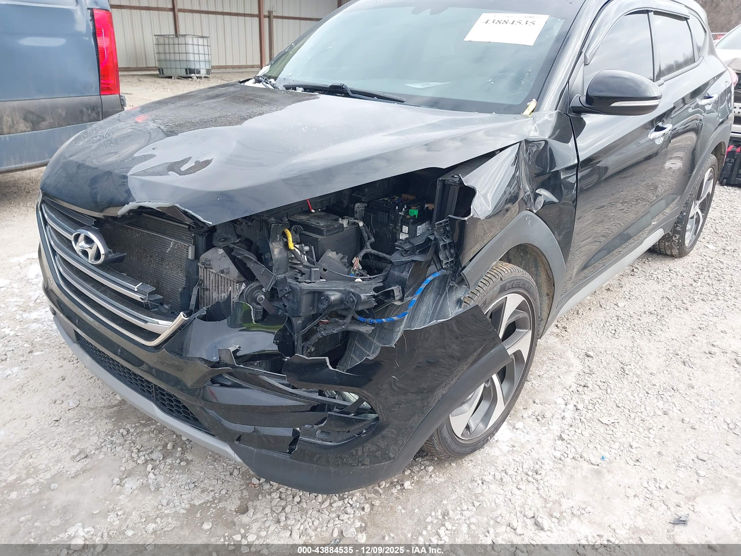 HYUNDAI TUCSON image 6