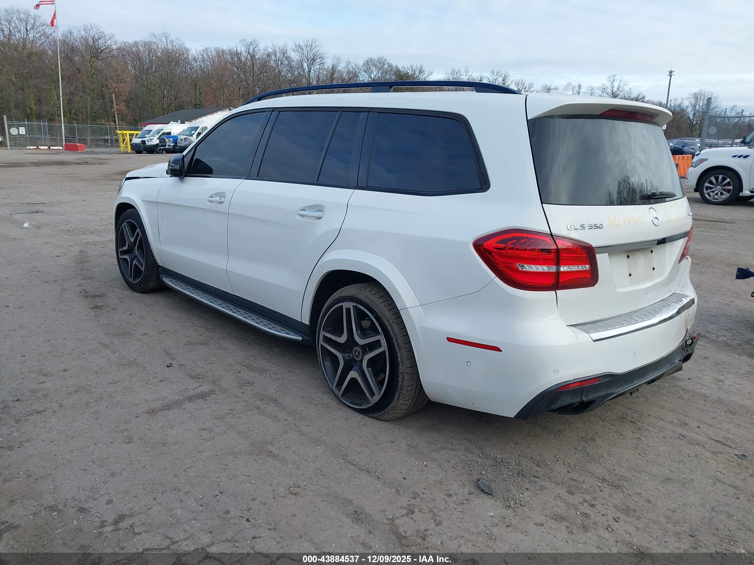 MERCEDES-BENZ GLS image 3